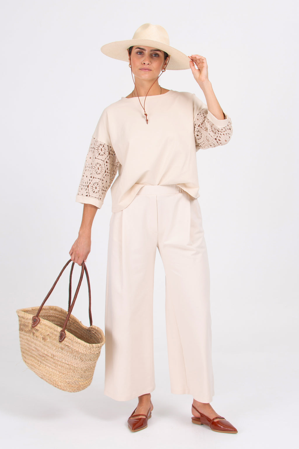Diana beige sweater with crochet sleeves