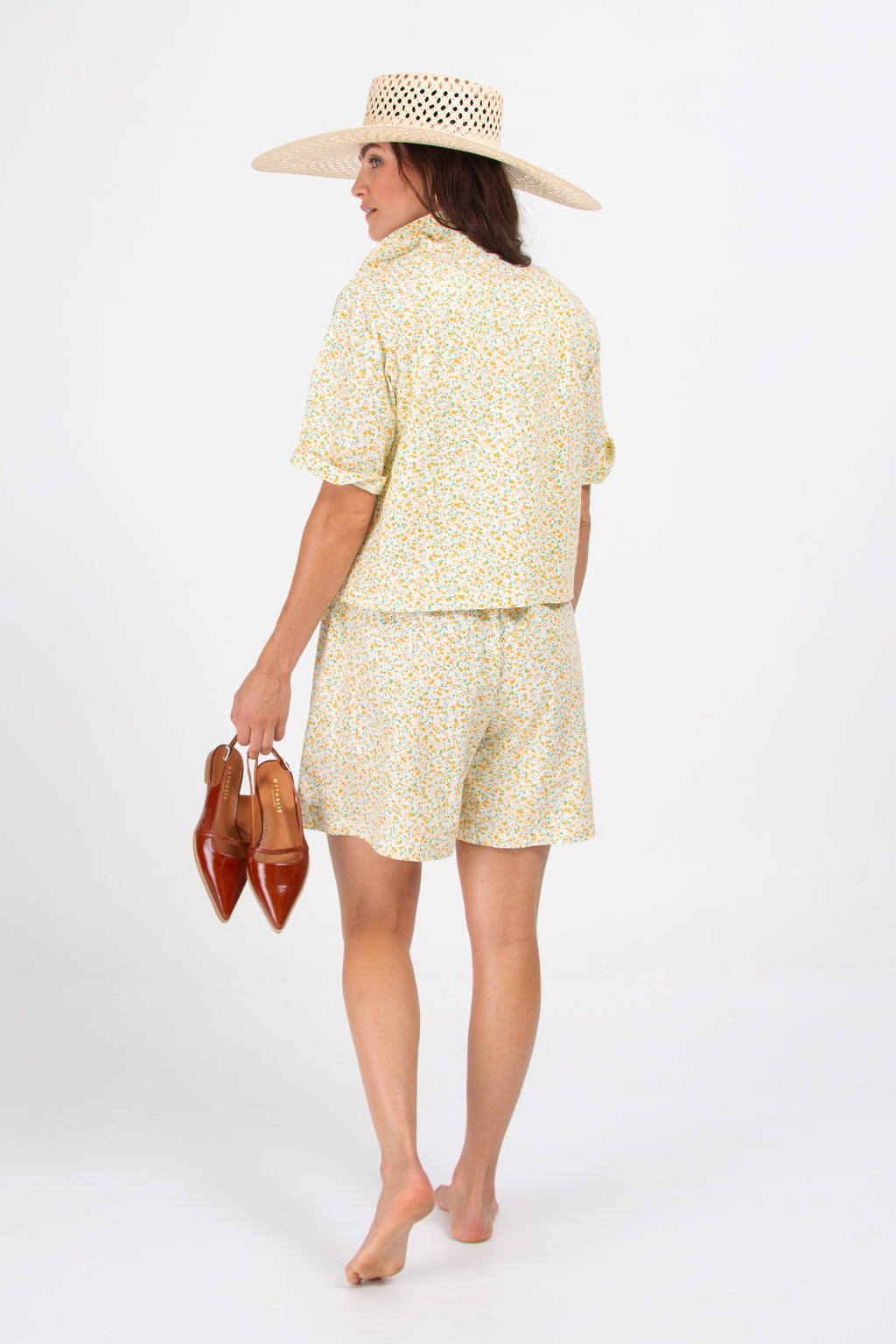 Diede shorts in tiny yellow flowers