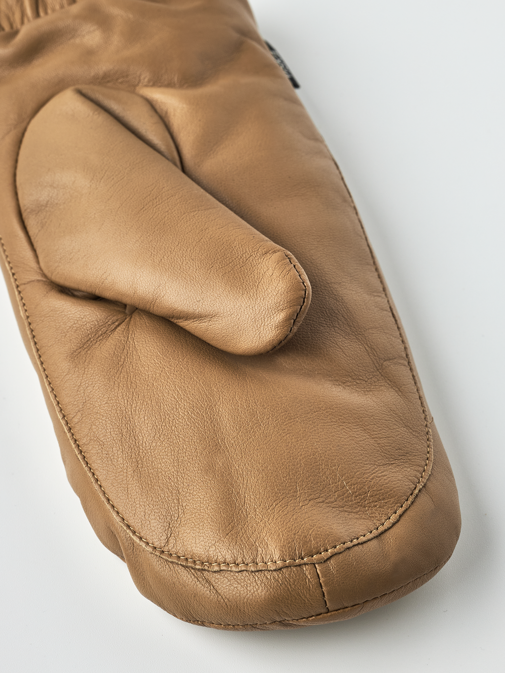 Hestra | Lilja want in camel