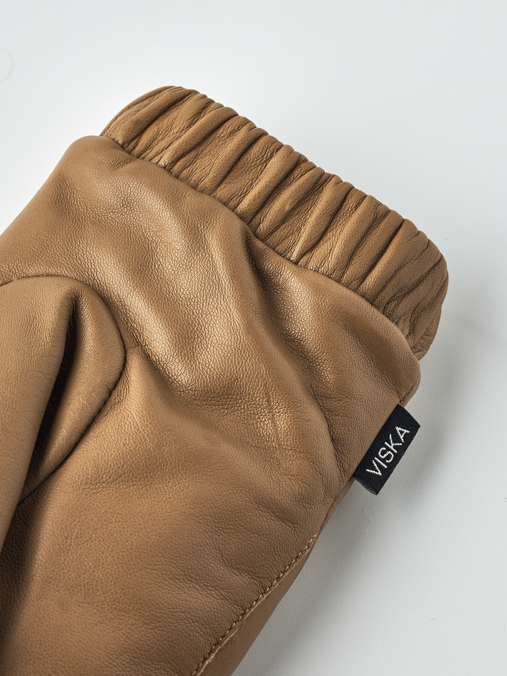 Hestra | Lilja want in camel