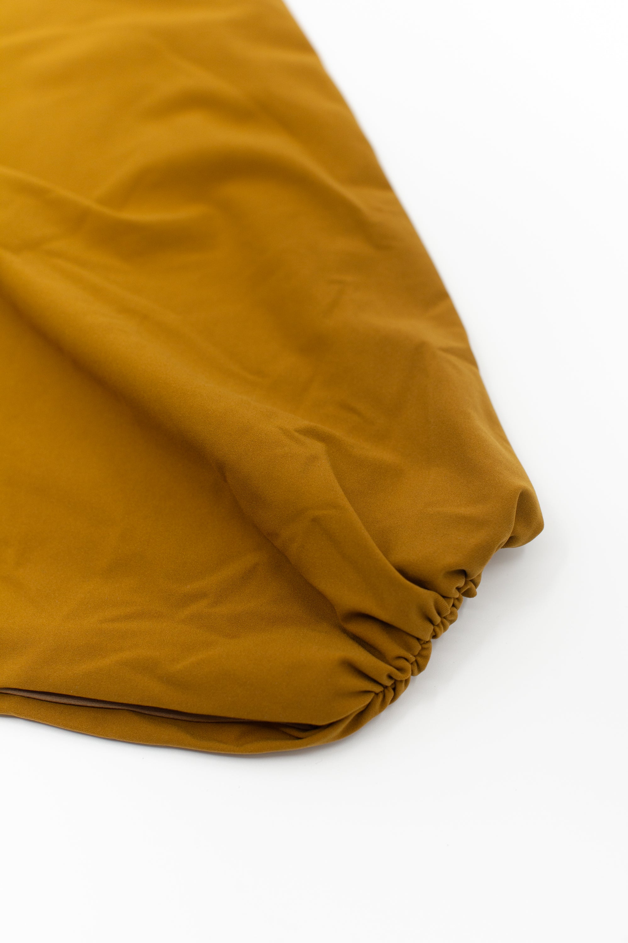 Senfgelber asymmetrischer Badeanzug