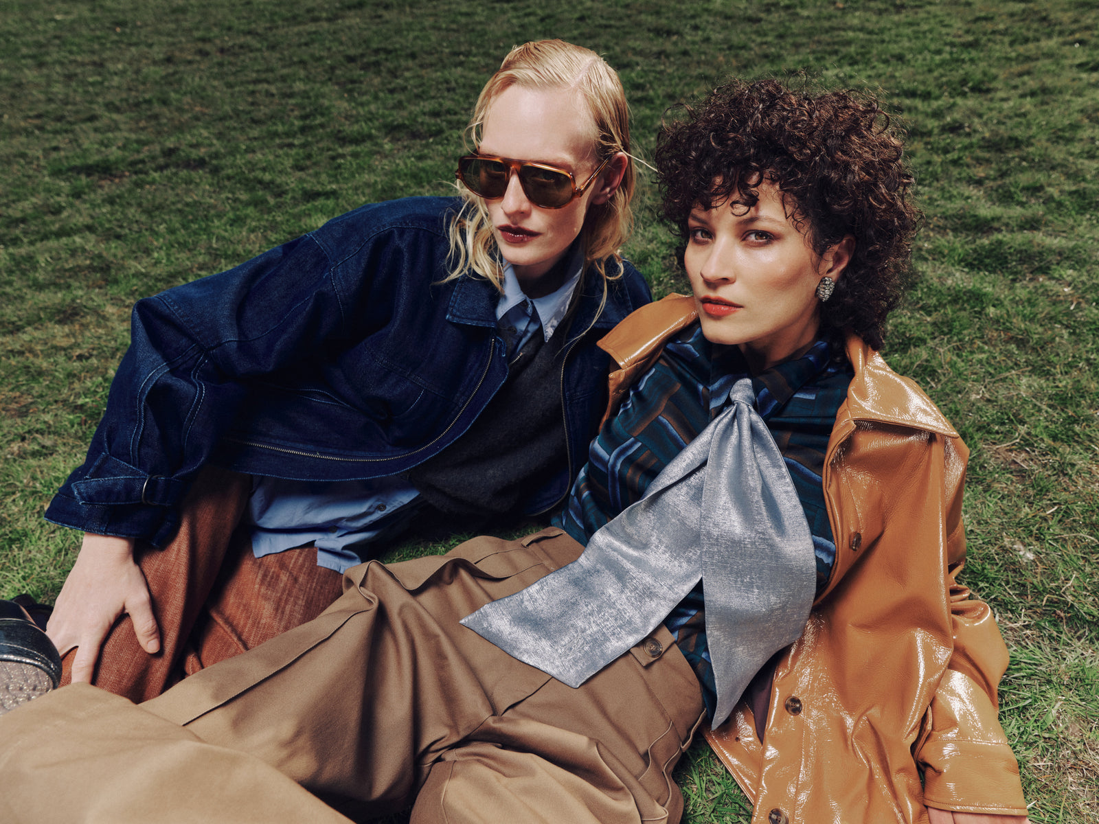 Girsa scarf in shiny silver