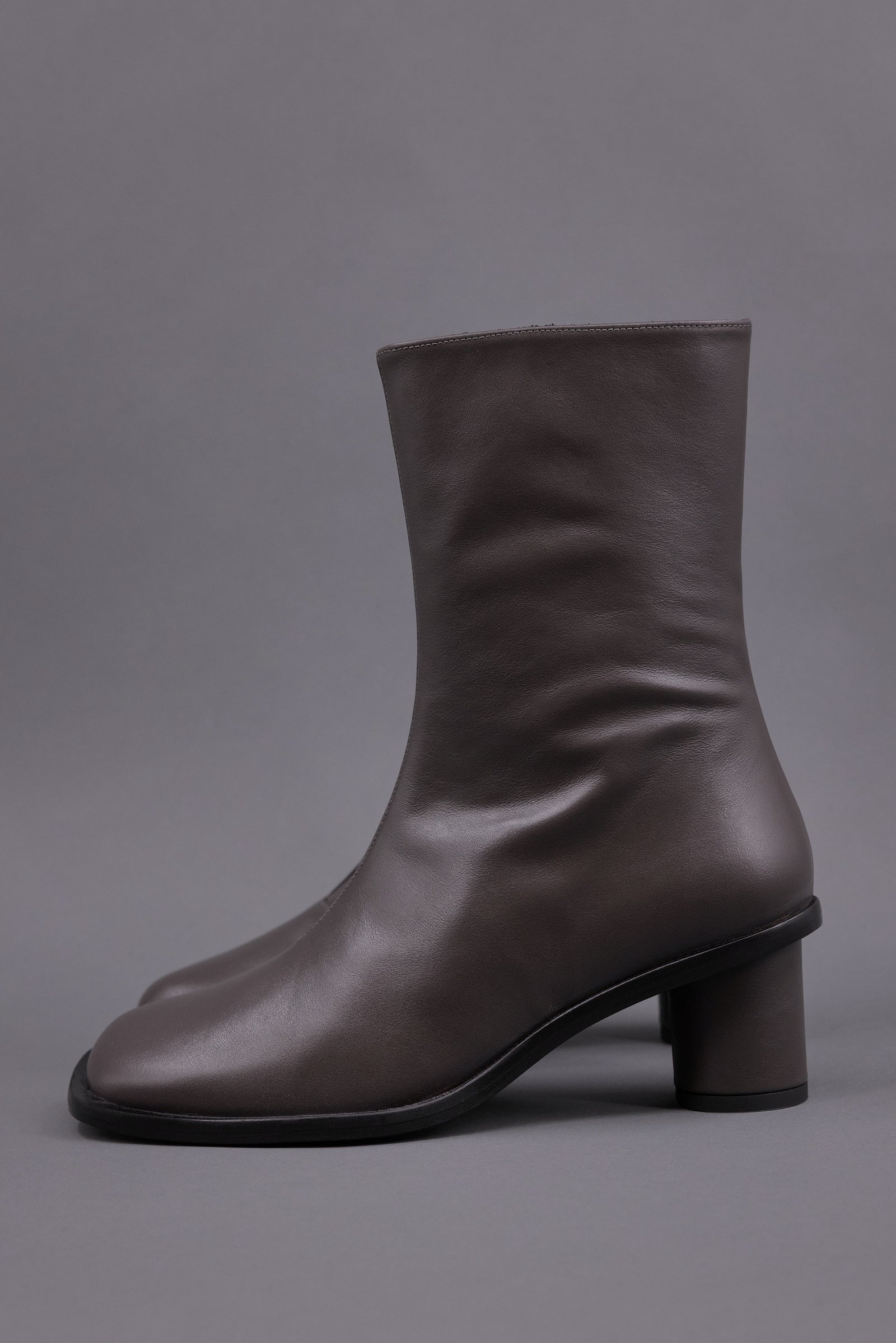 Grada ankle boot in nappa charcoal