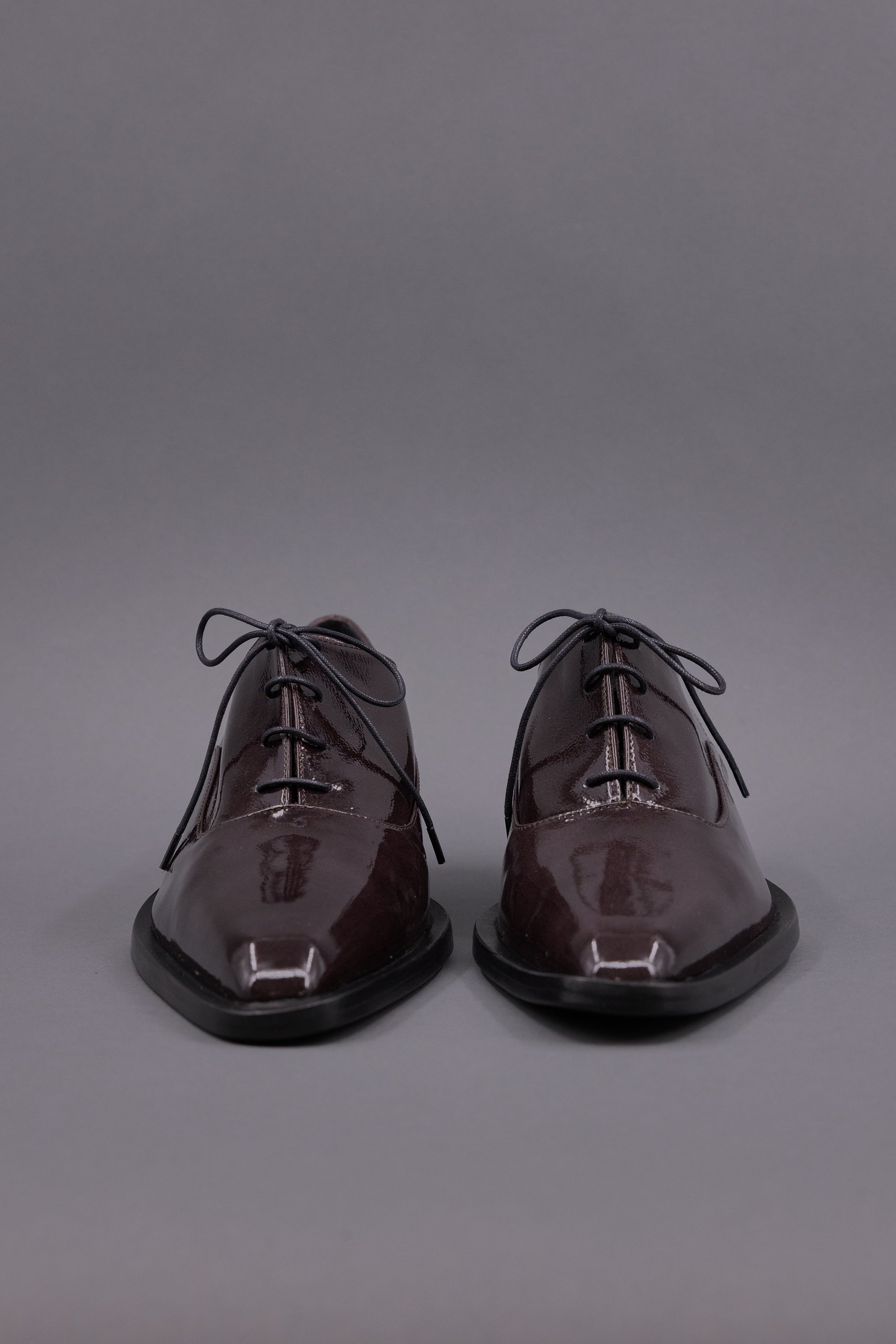 Goya lace-up shoe in after dark