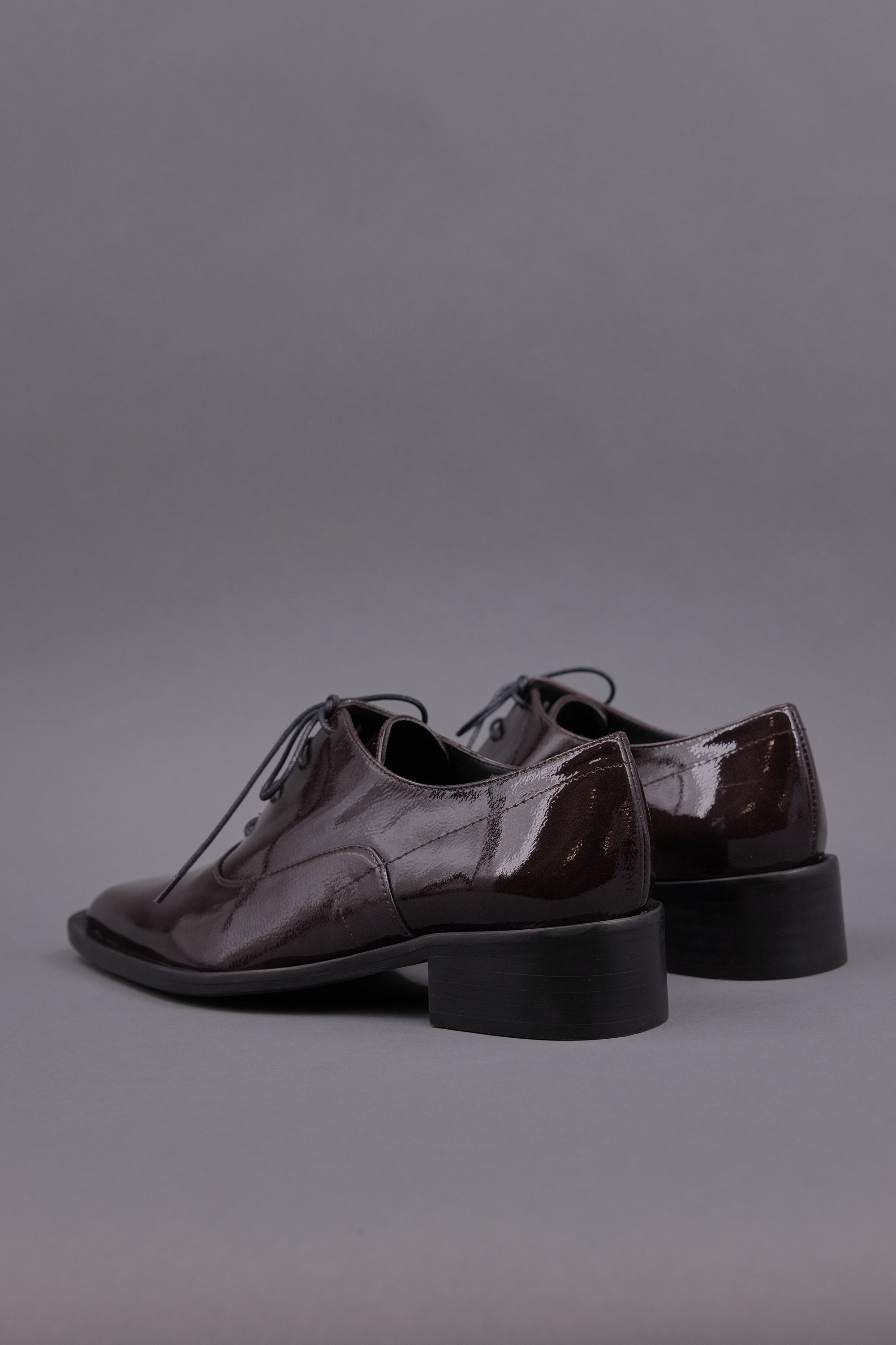 Goya lace-up shoe in after dark