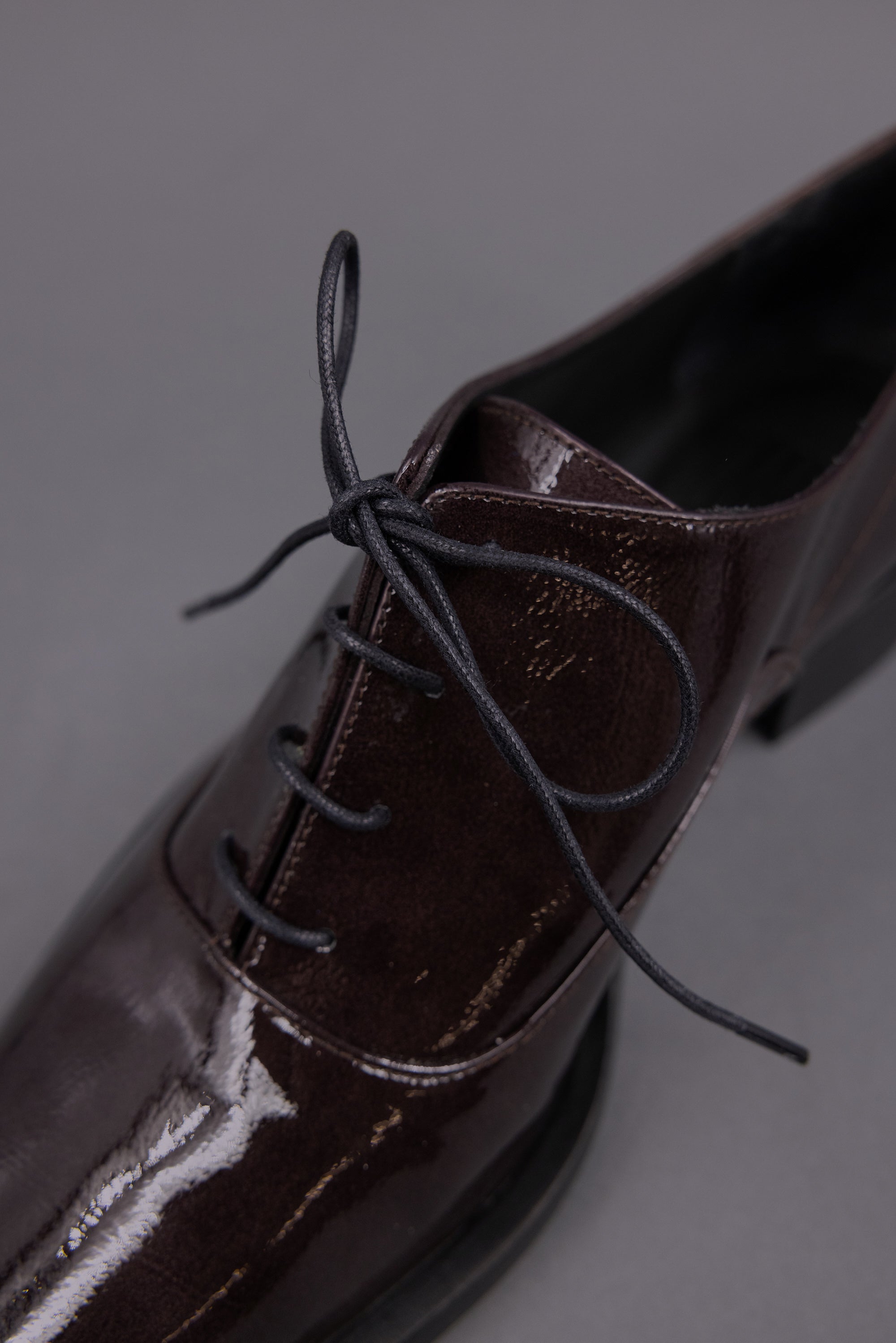 Goya lace-up shoe in after dark
