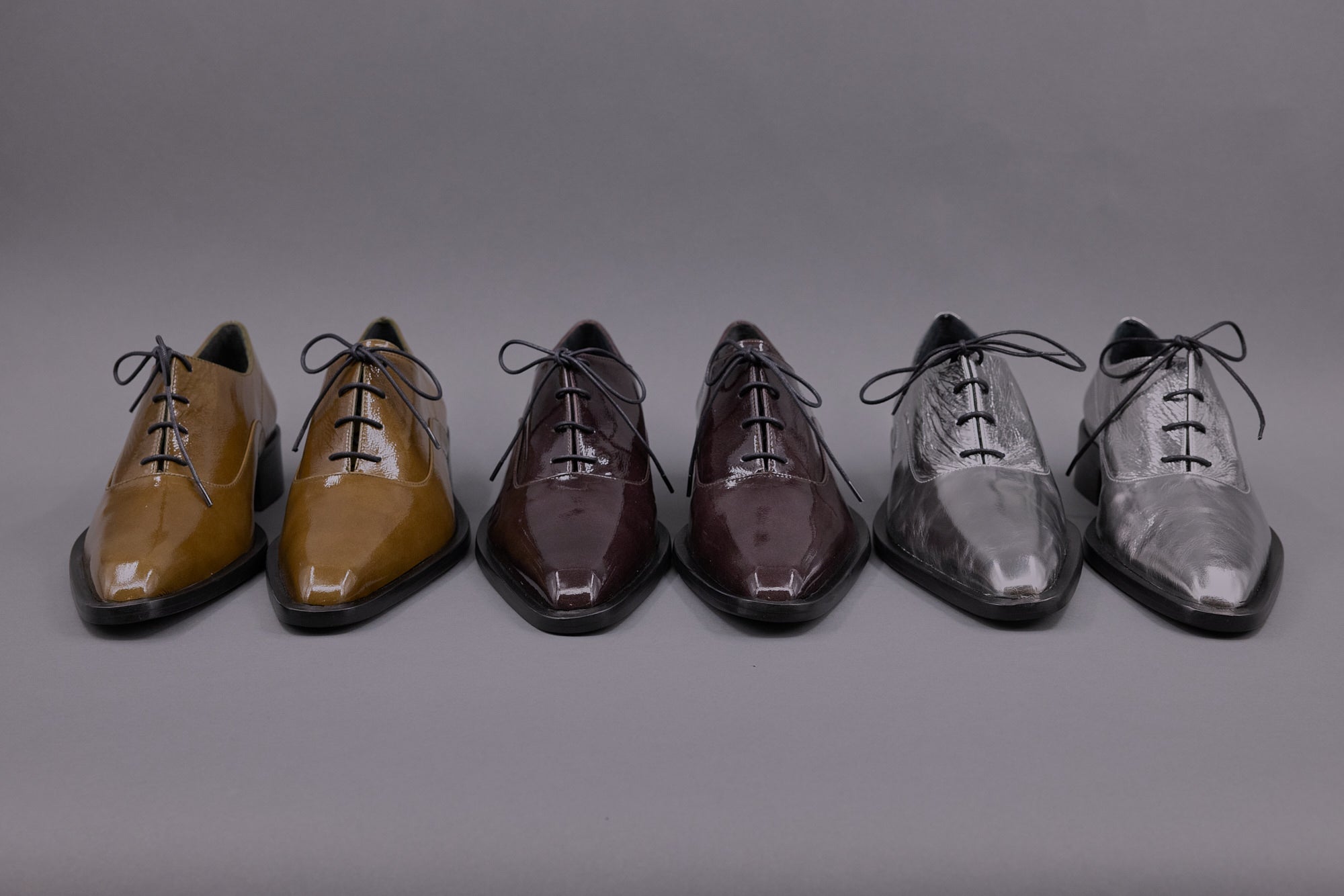 Goya lace-up shoe in after dark