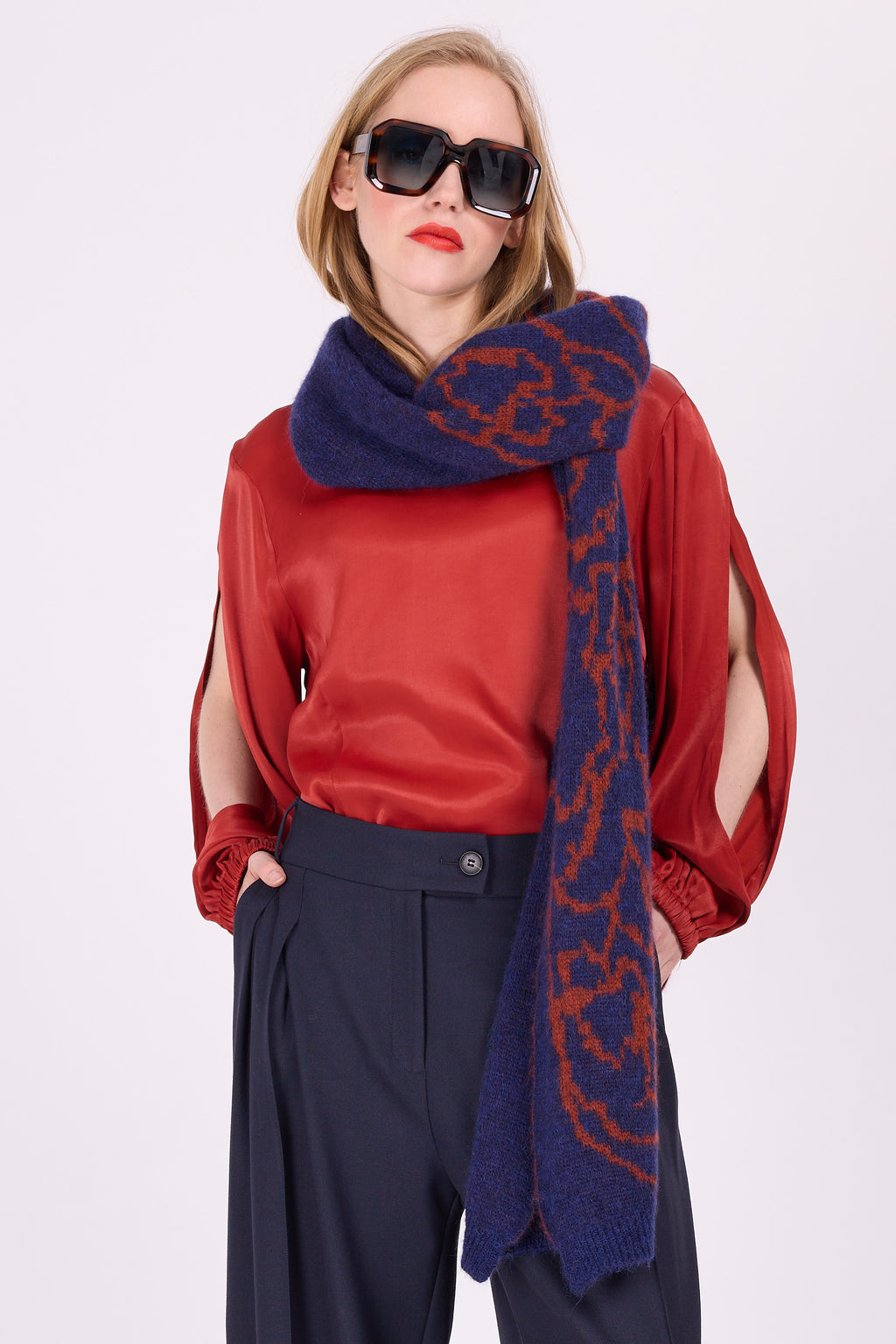 Alvros moth scarf in indigo