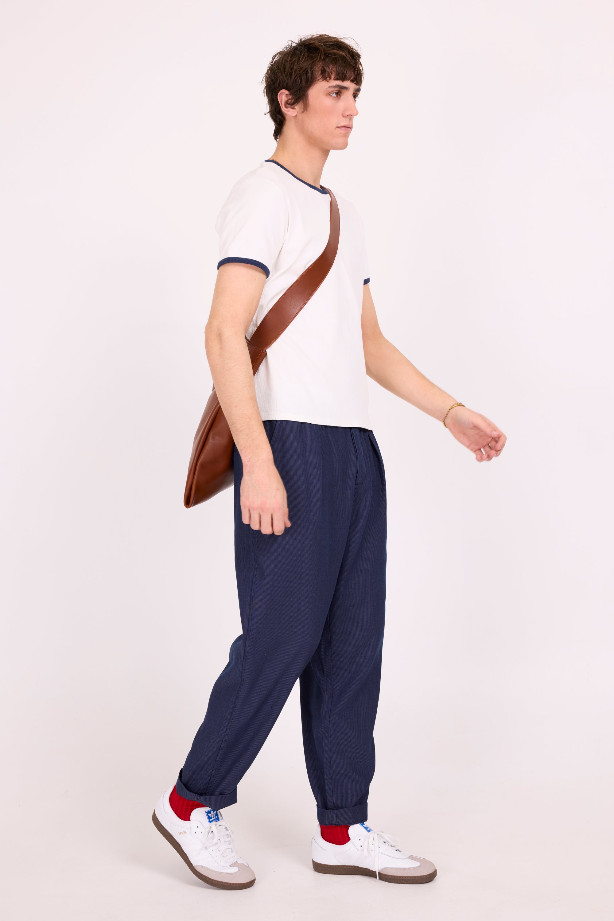 Drue T-Shirt mit marineblauem Kontrastkragen