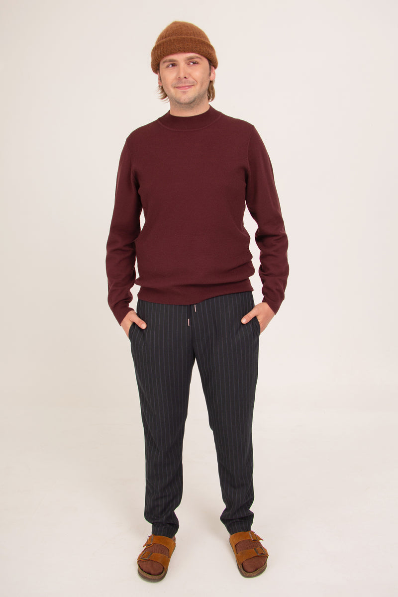 Burgundy knitted sweater