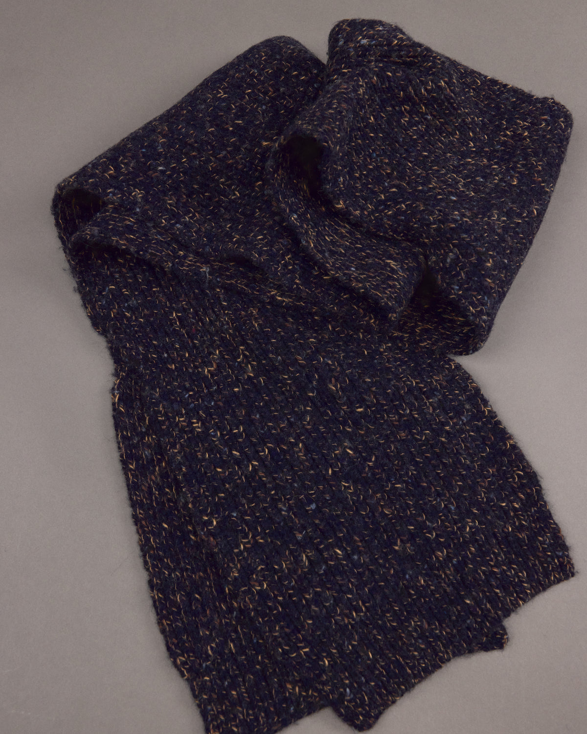 Jelgava scarf in midnight blue / amber