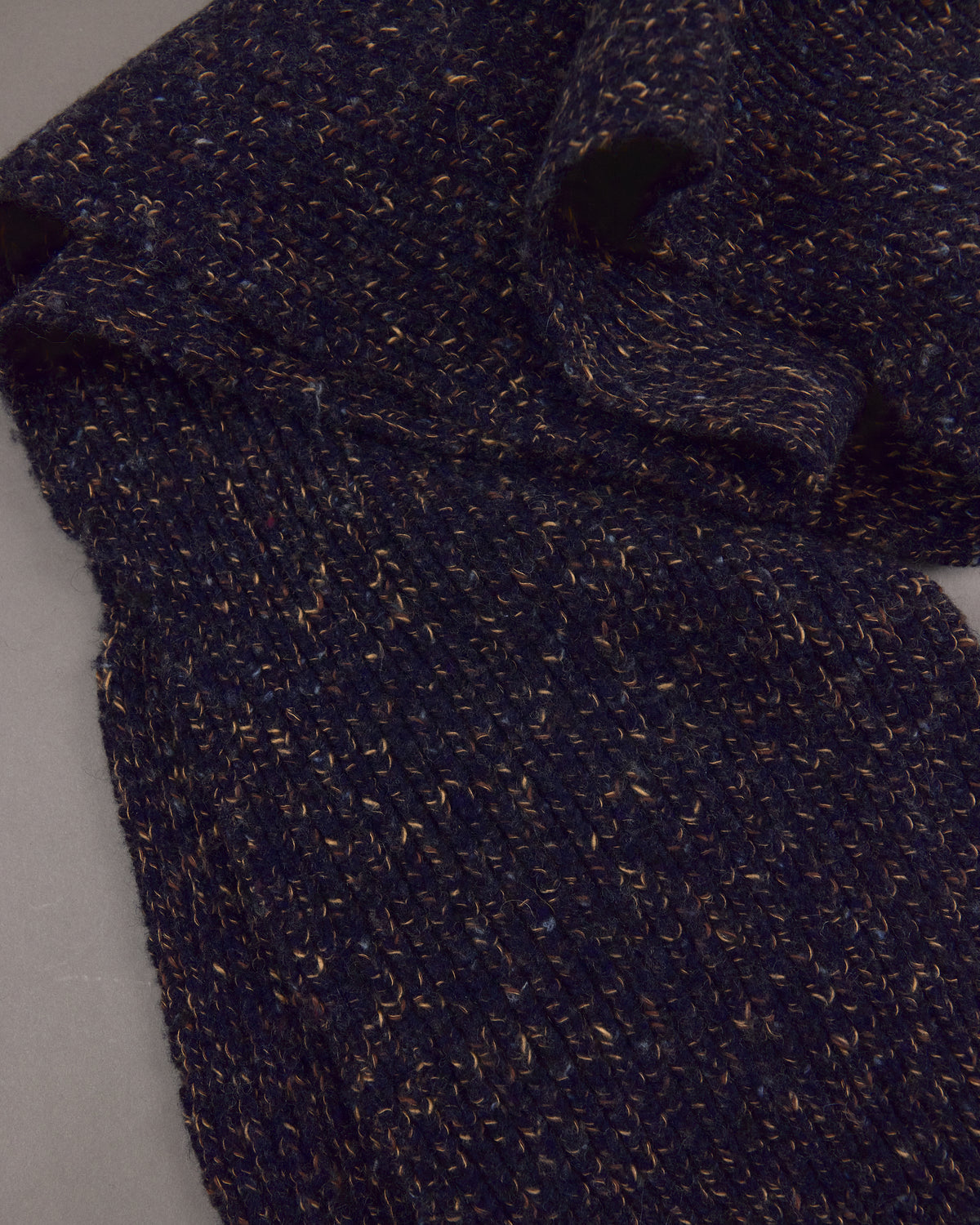 Jelgava scarf in midnight blue / amber