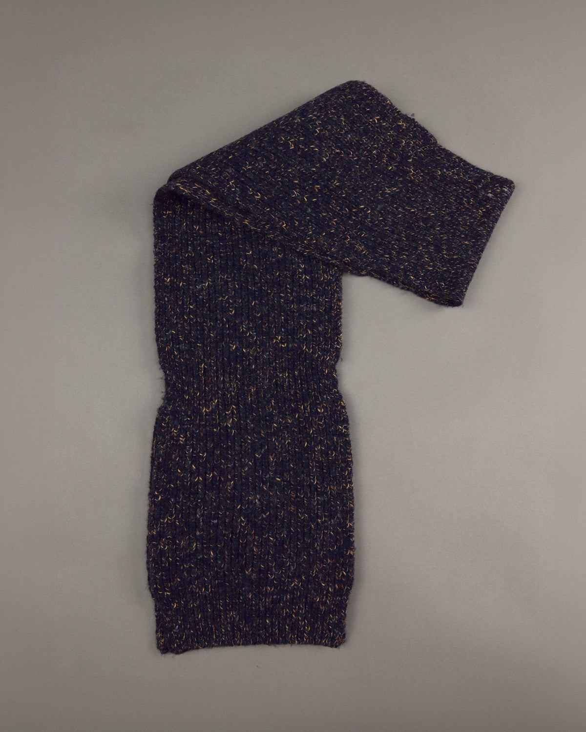 Jelgava scarf in midnight blue / amber