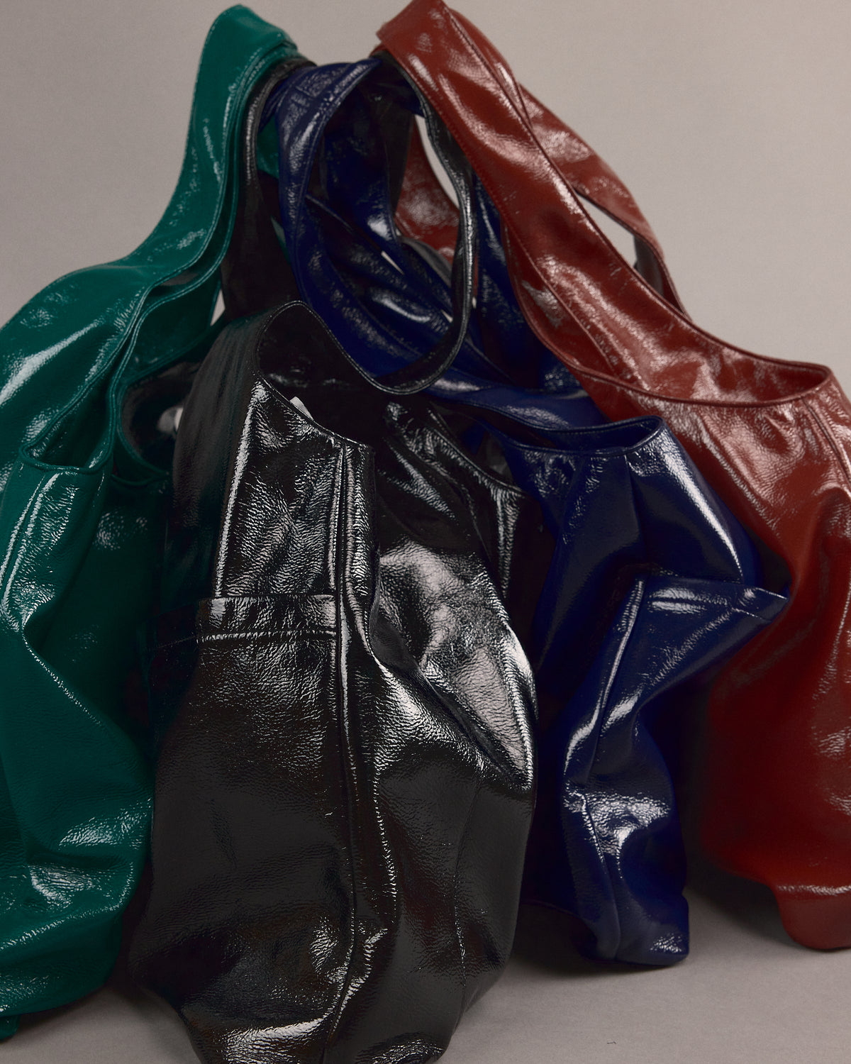 Jac handtas in academy blue faux leather