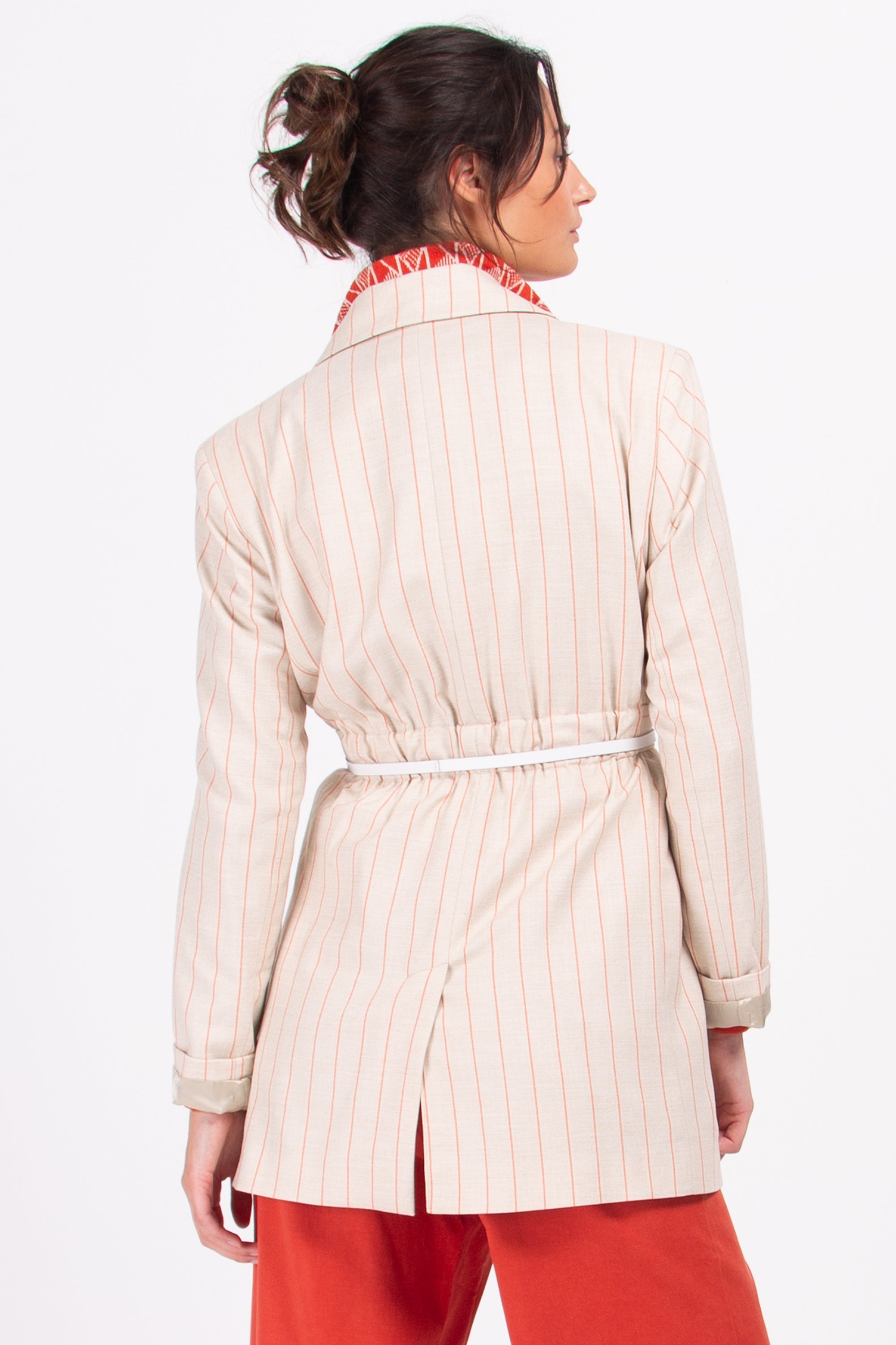 Dünner weißer Gürtel