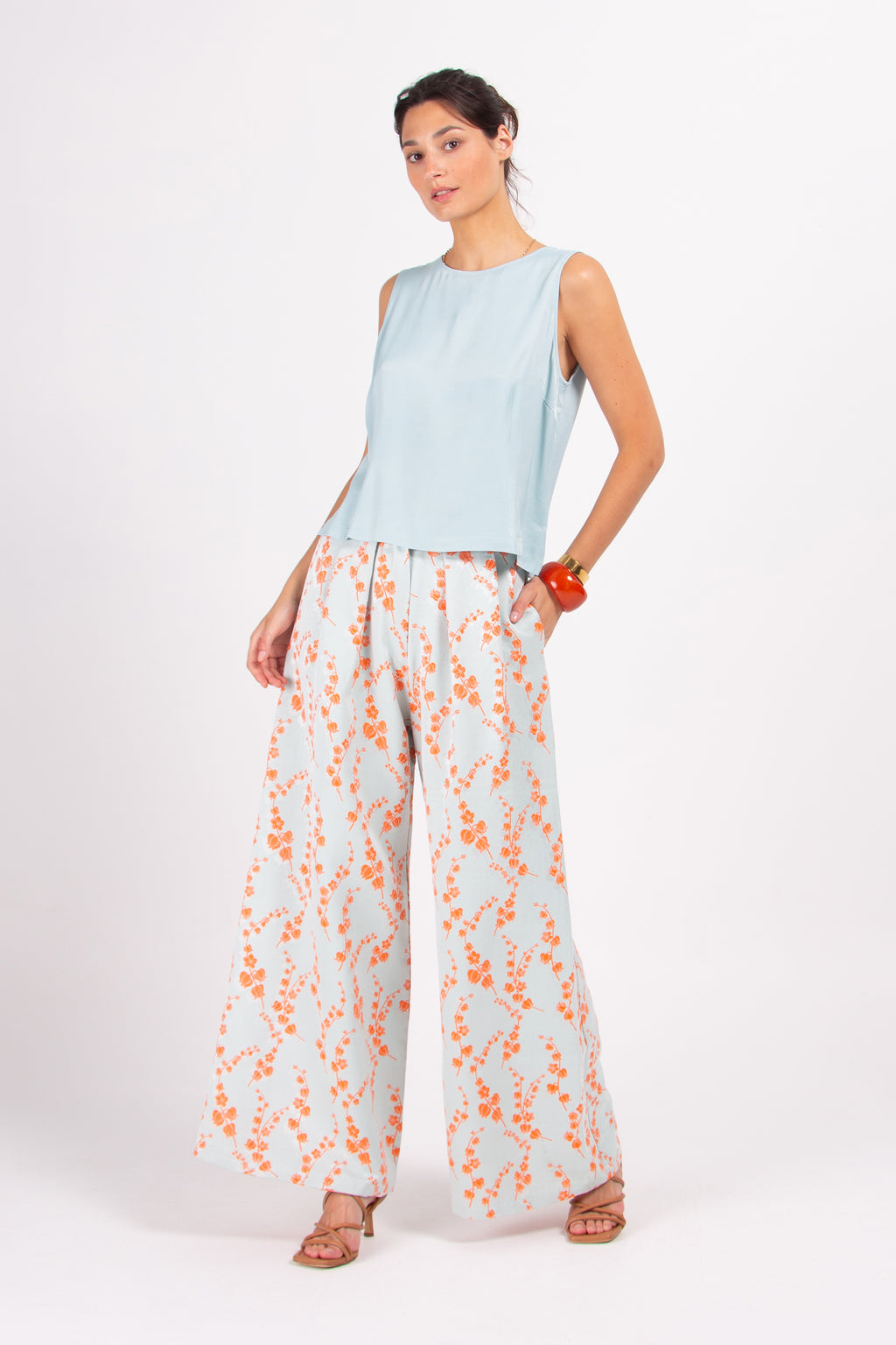 Donny trousers in ice blue flower jacquard