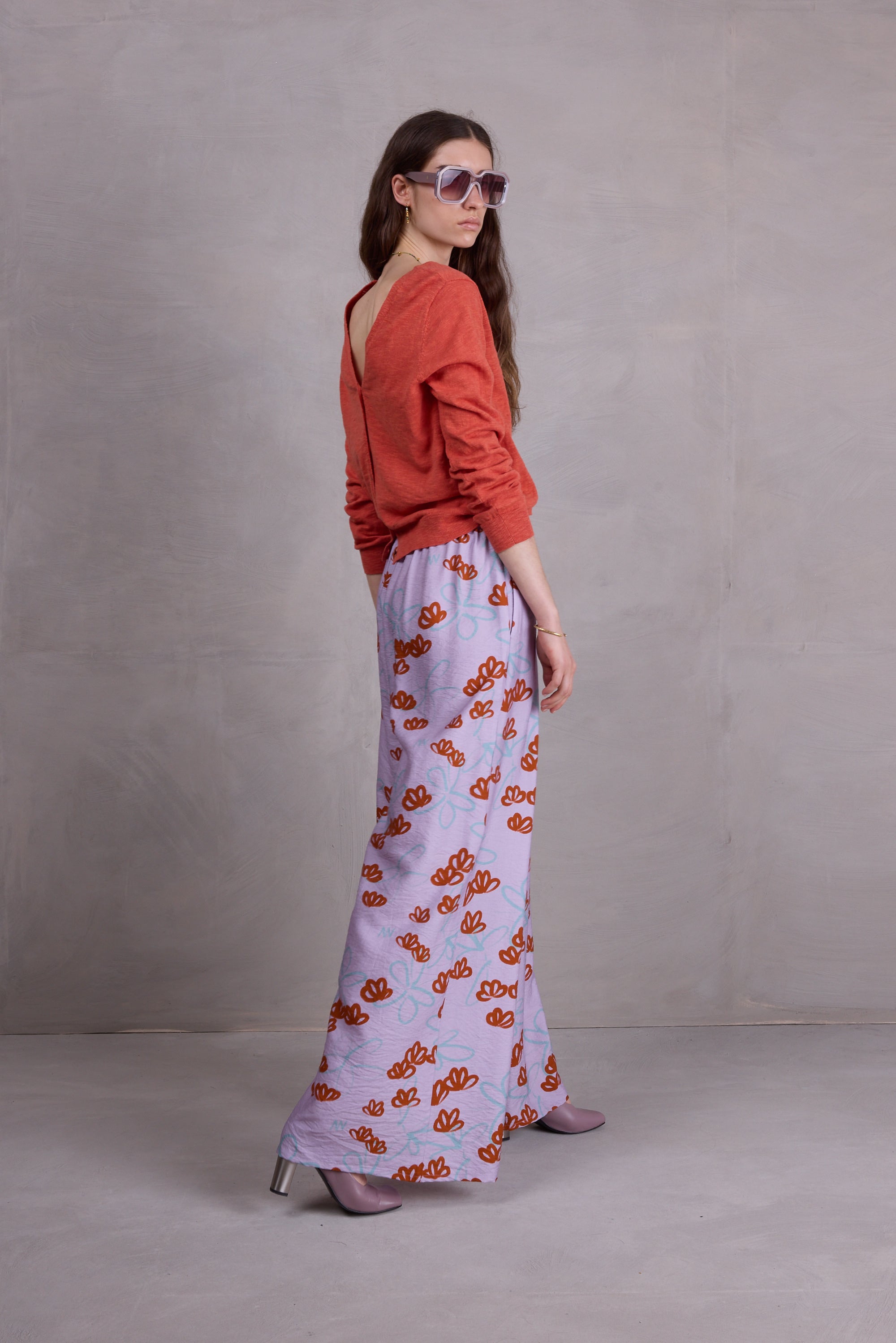 Freddy broek in red akebia flowers
