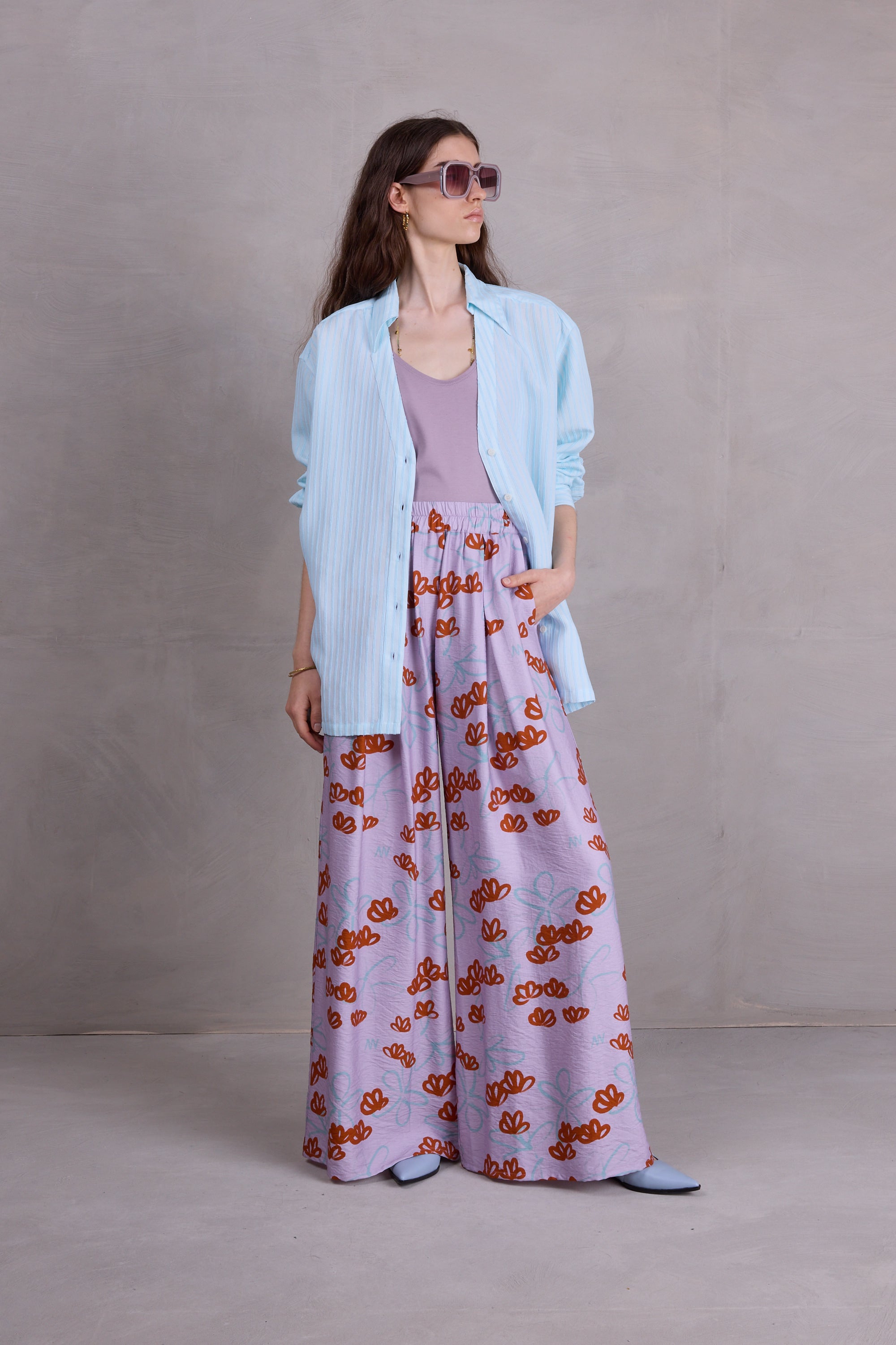 Freddy broek in red akebia flowers