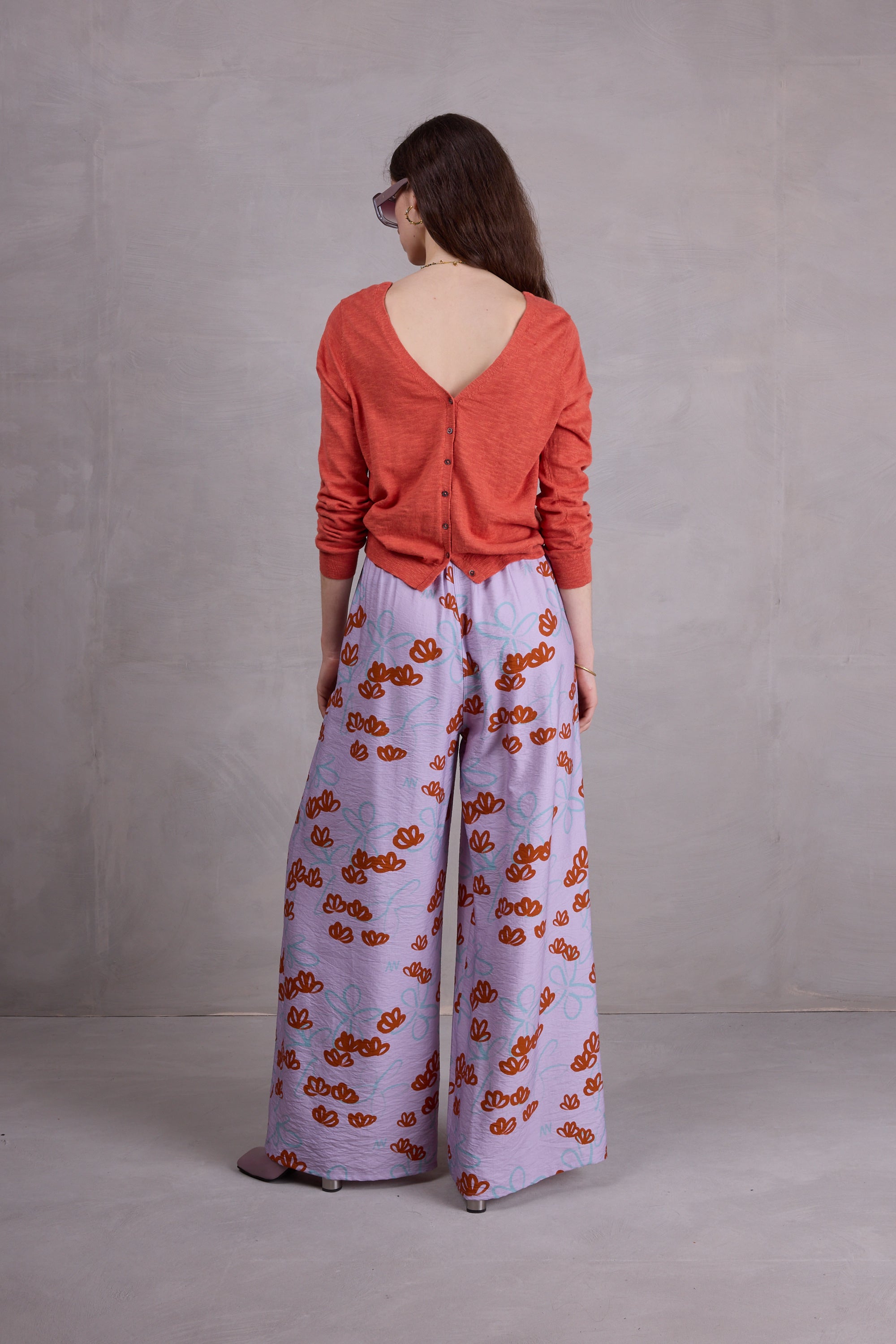 Freddy broek in red akebia flowers