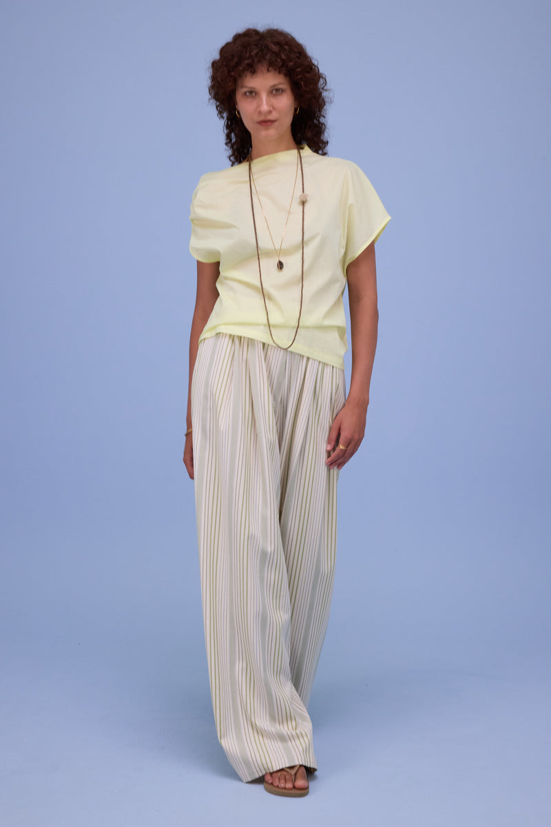 Feline top in tender yellow