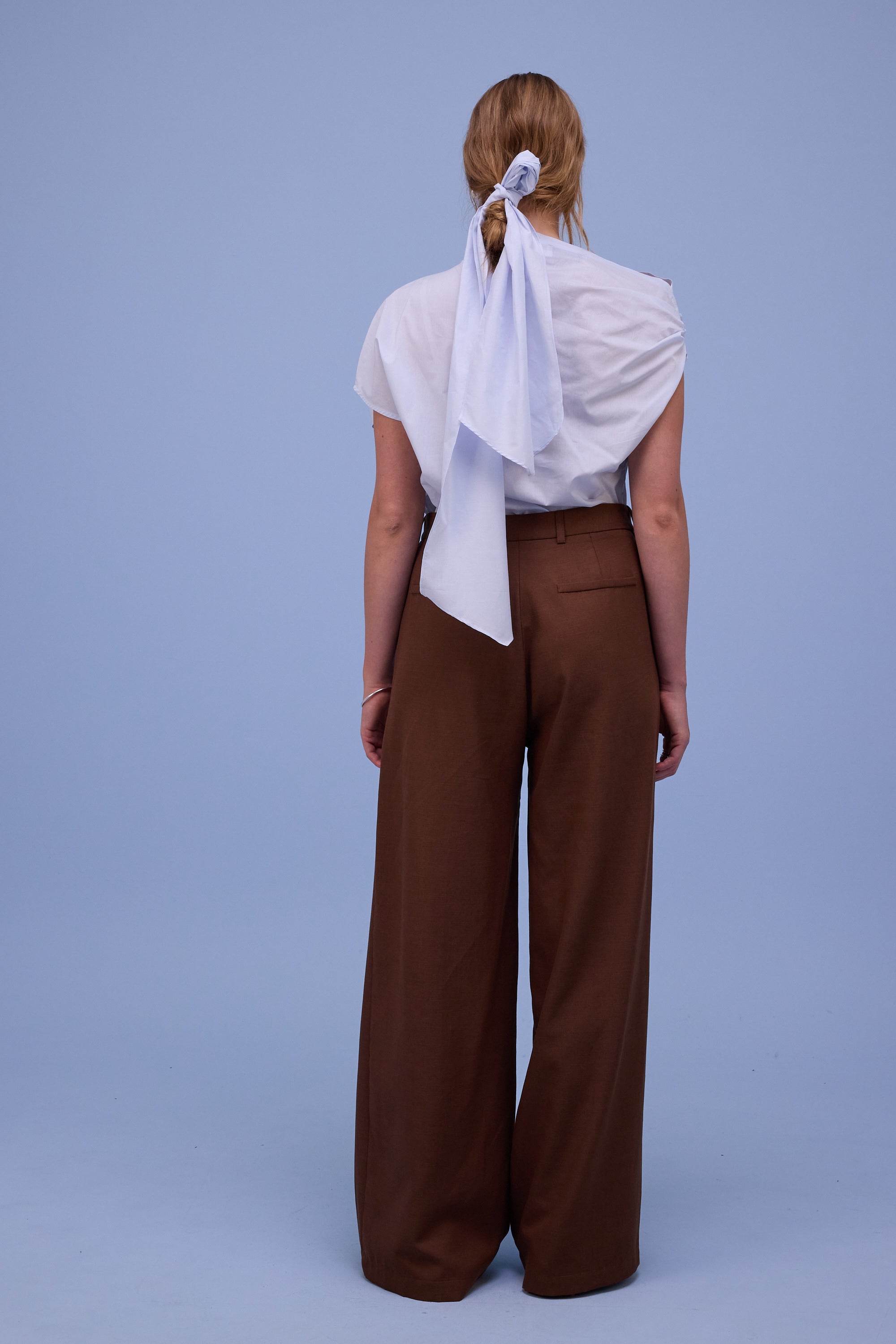 Feline top in springwater