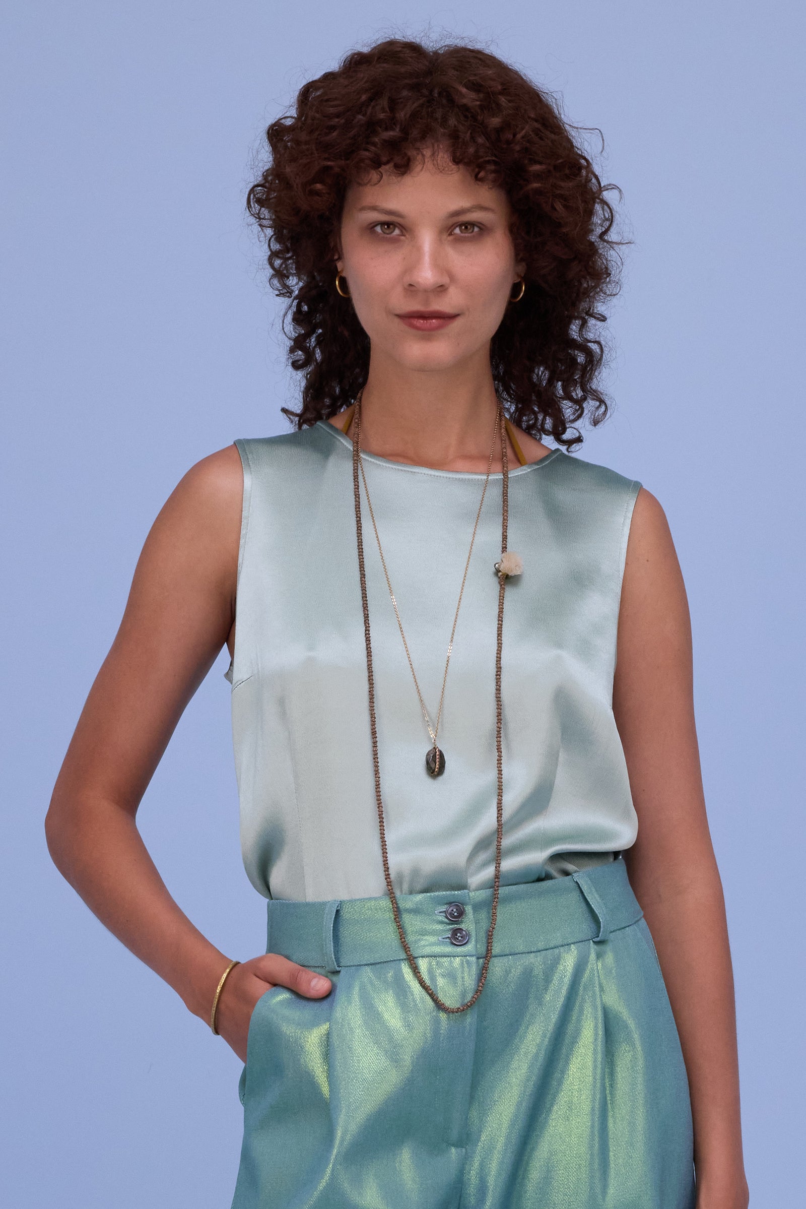 Danielle top in shiny aloë satin