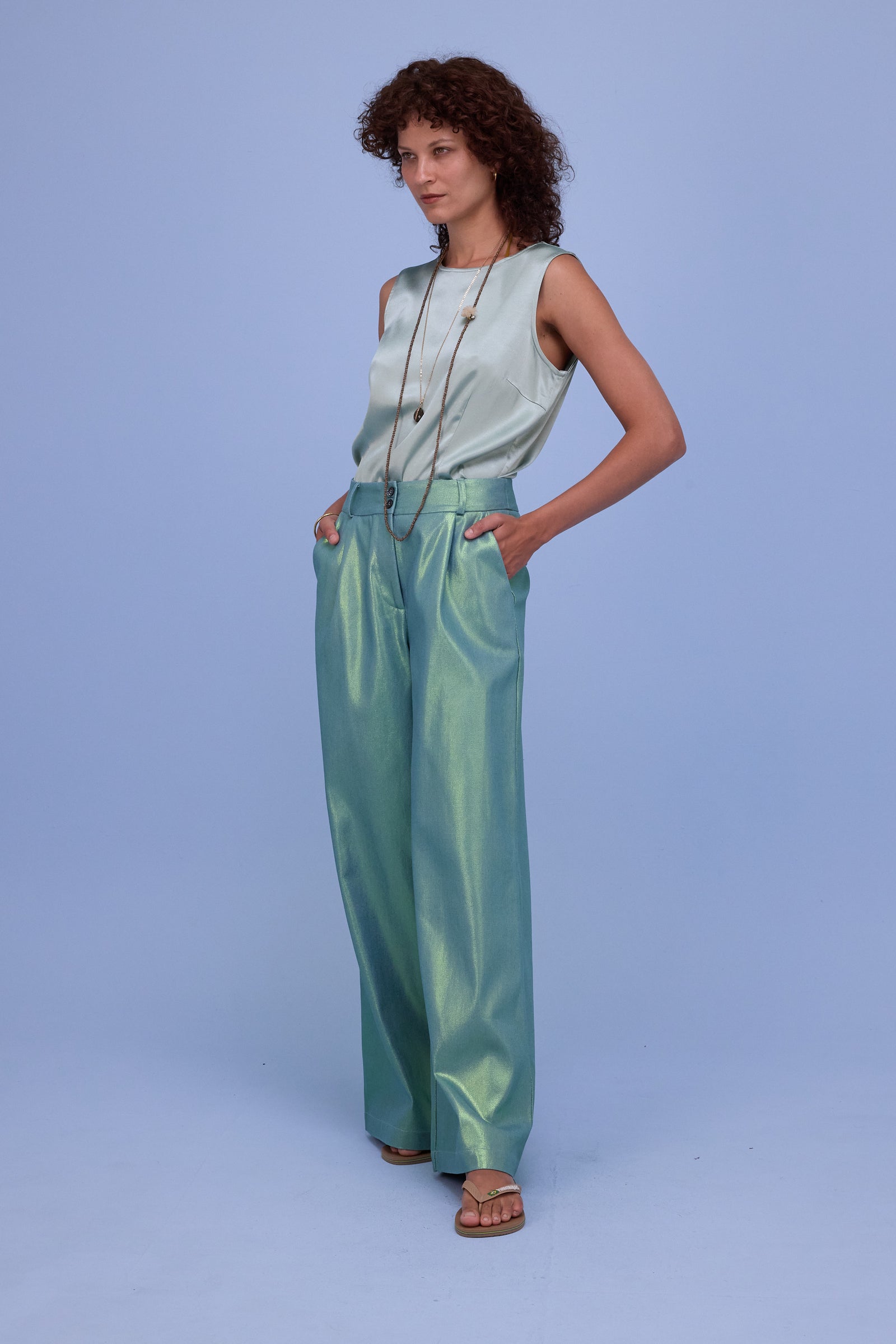 Danielle top in shiny aloë satin