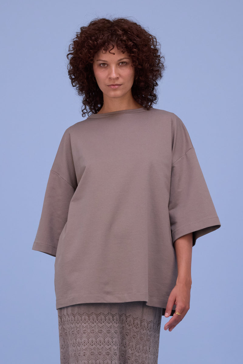 Hyon T-shirt in simply taupe