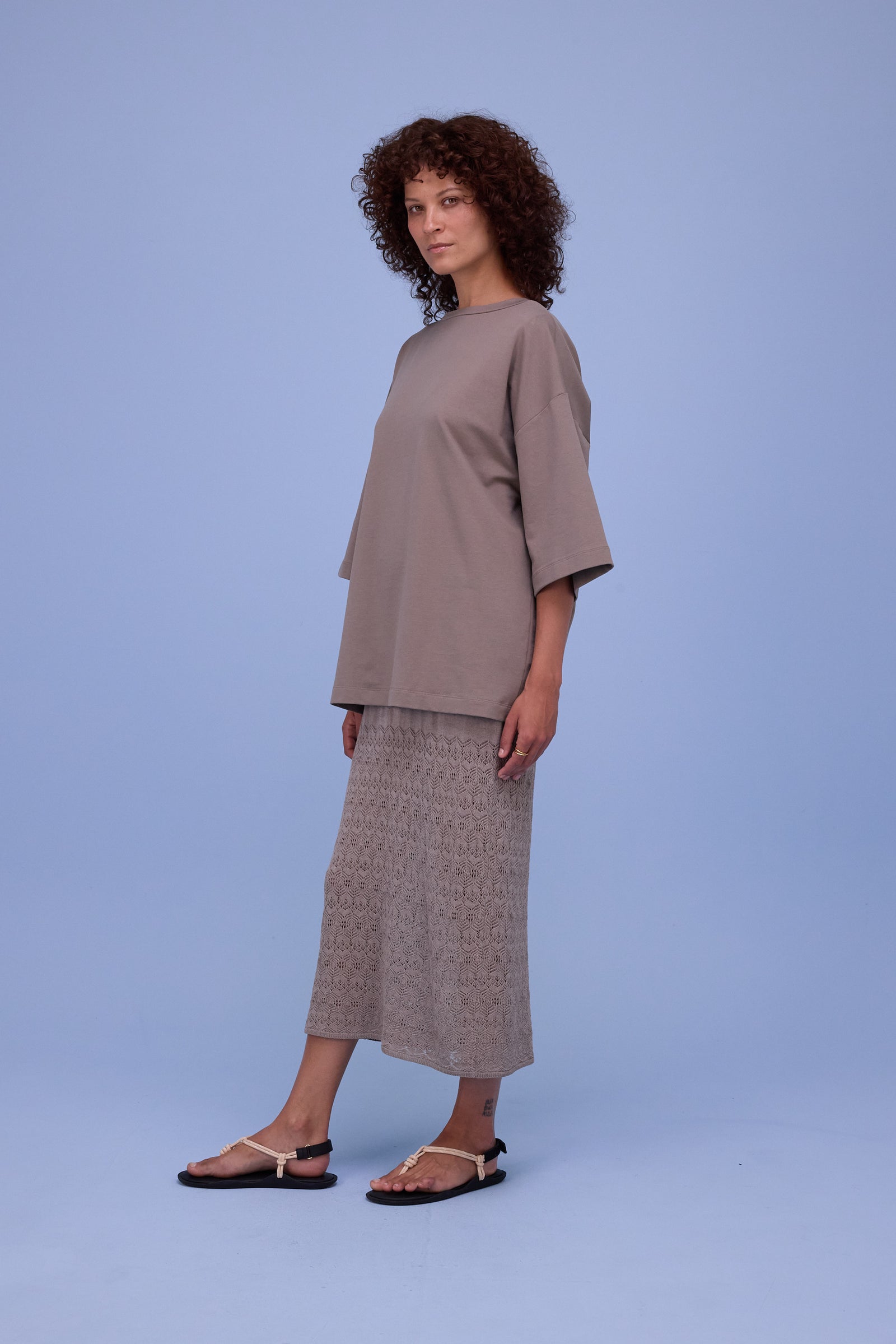 Hyon T-shirt in simply taupe