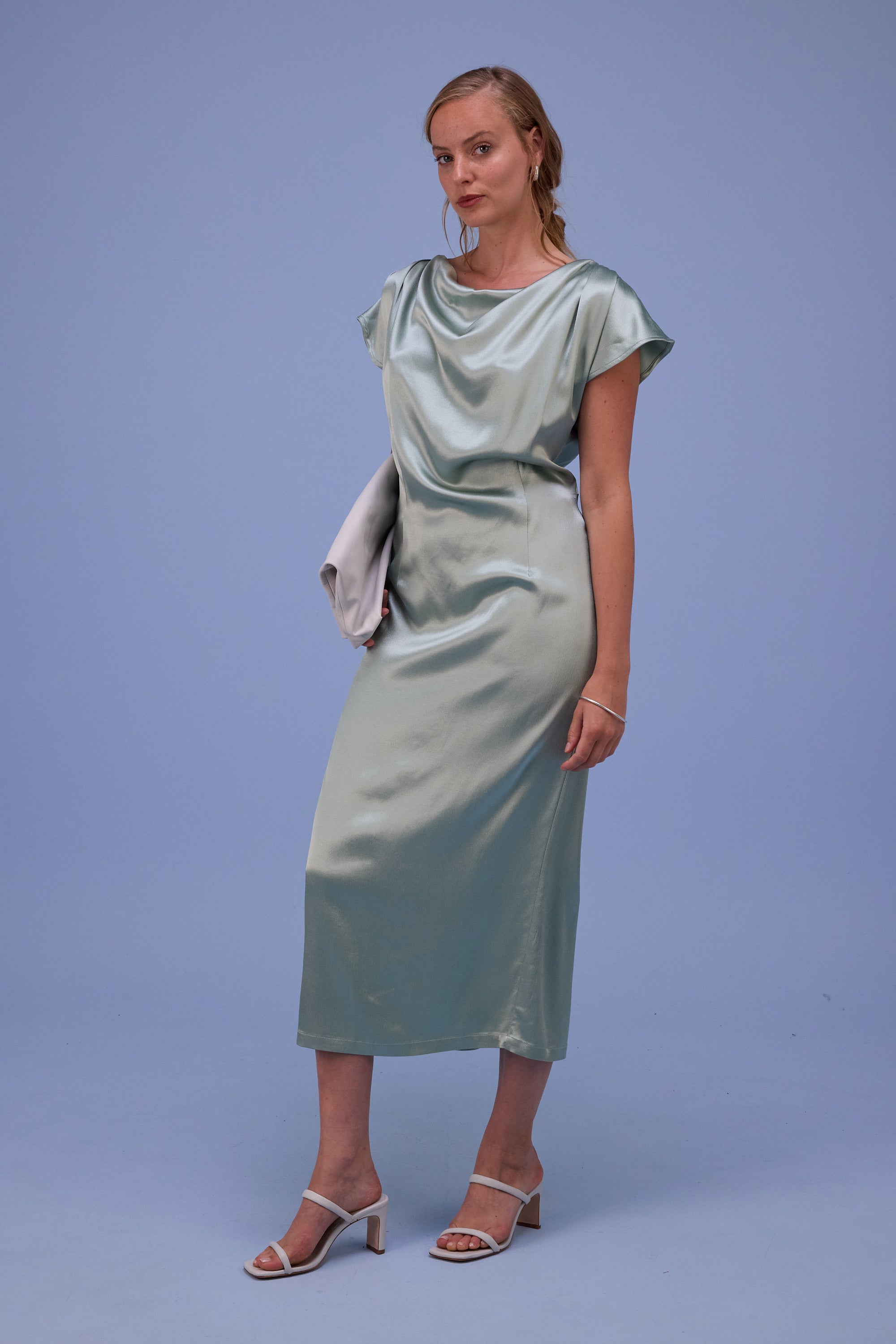 Hortense jurk in shiny aloë