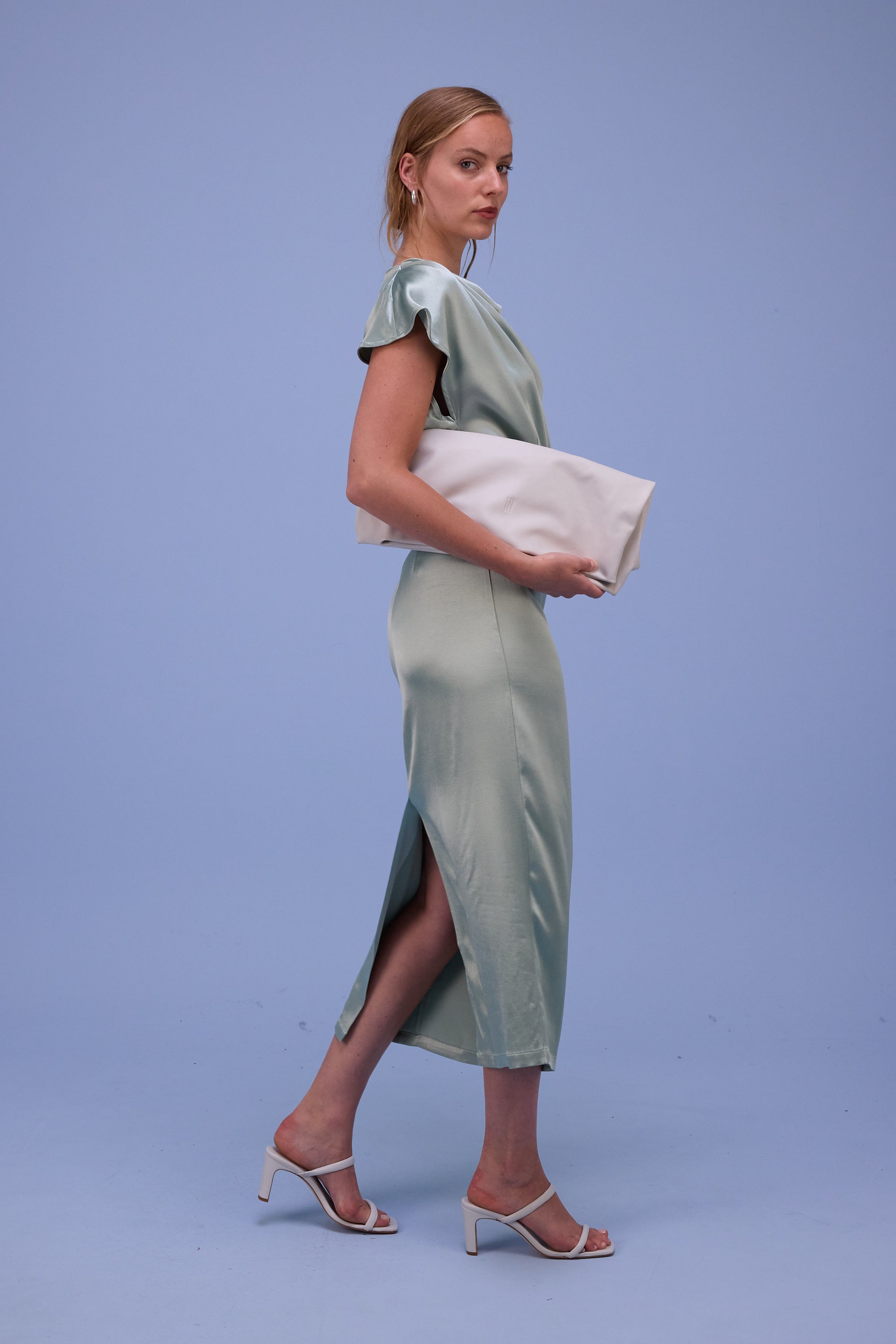 Hortense jurk in shiny aloë