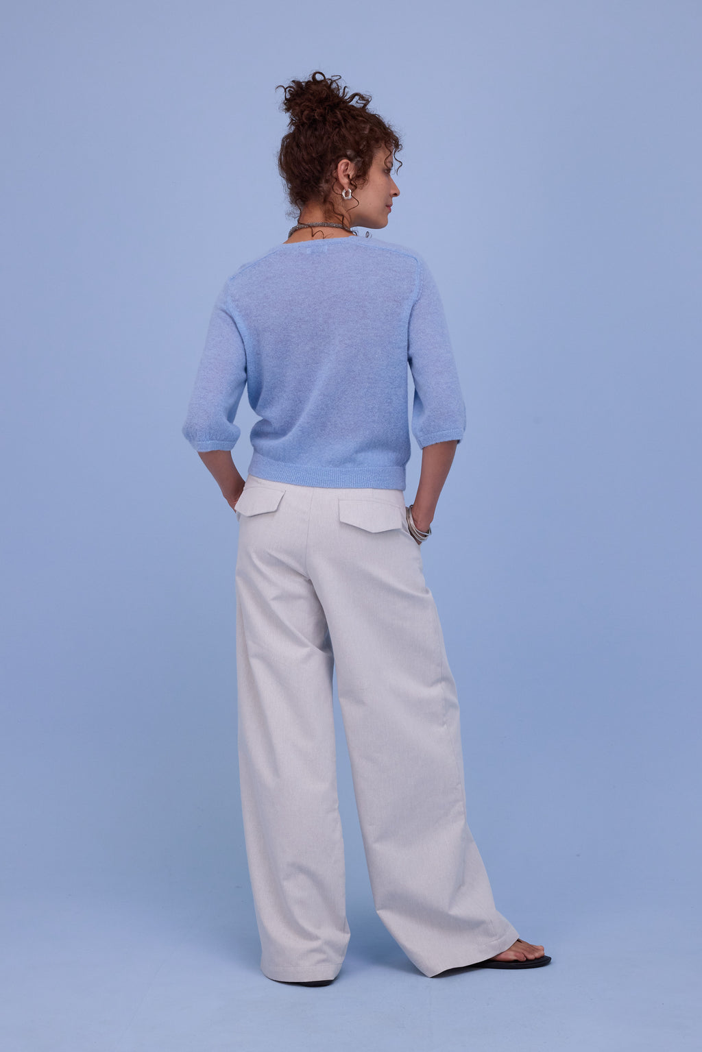 Huleva knitted sweater in chambray blue