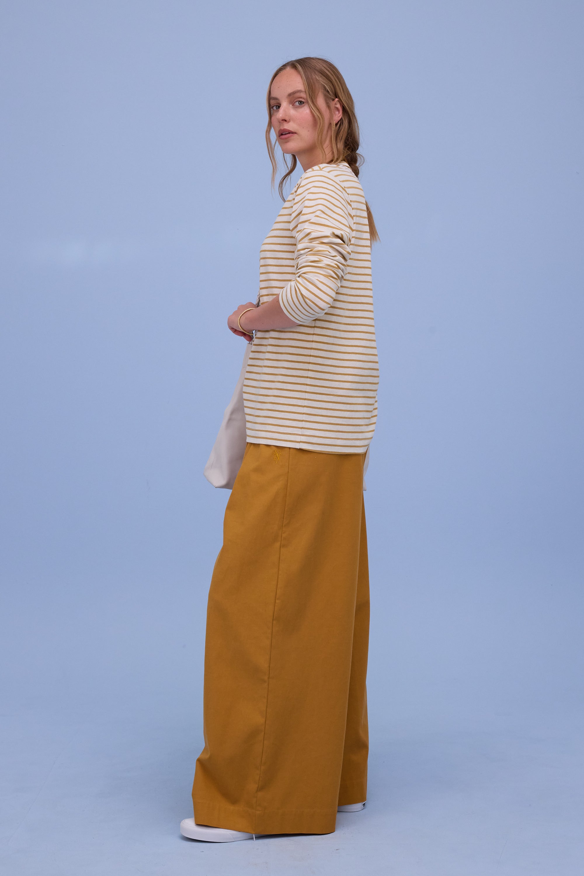 NVS26MB41-H5400-220-WB.jpg