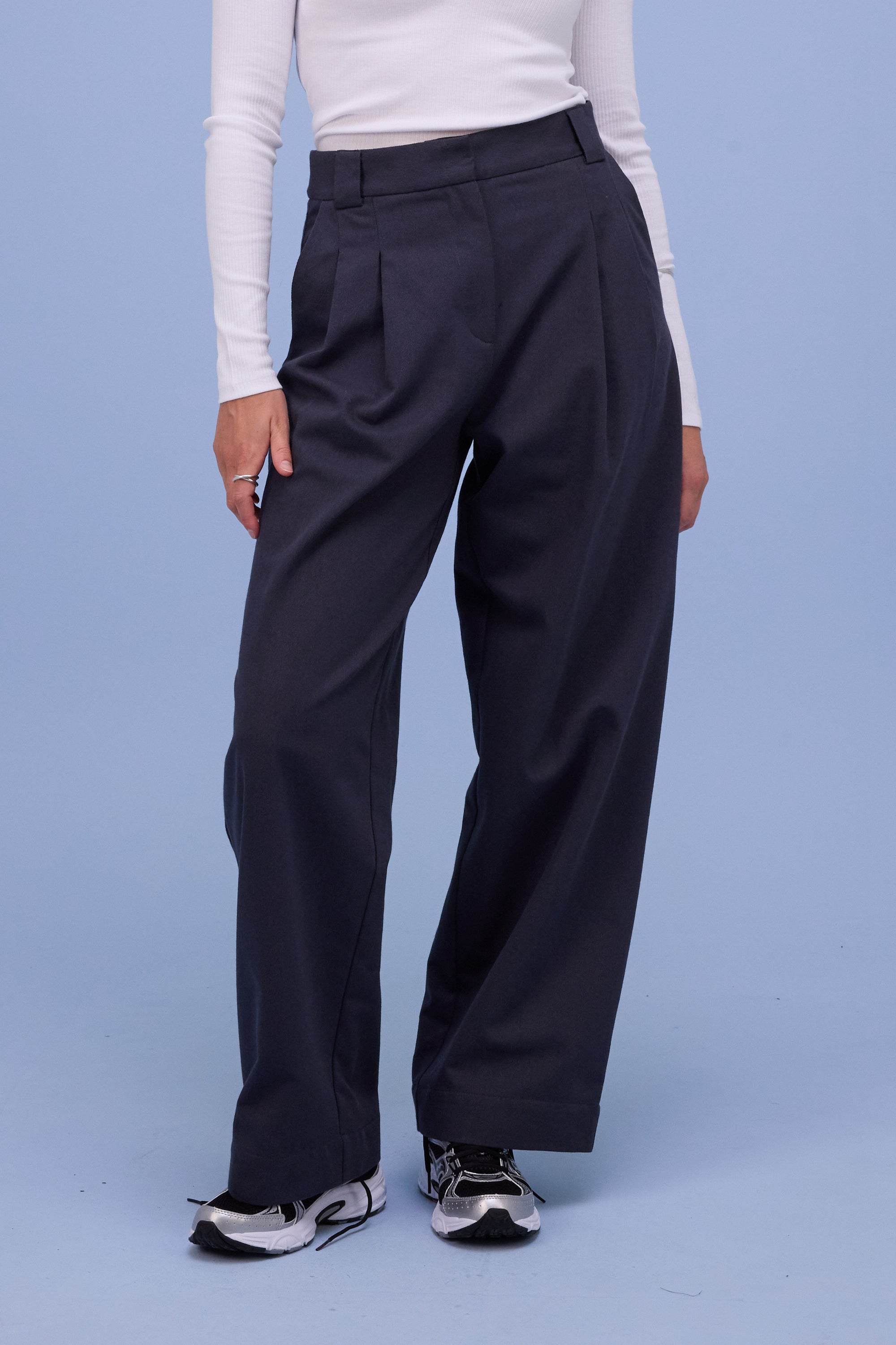 Harpo trousers in dark night