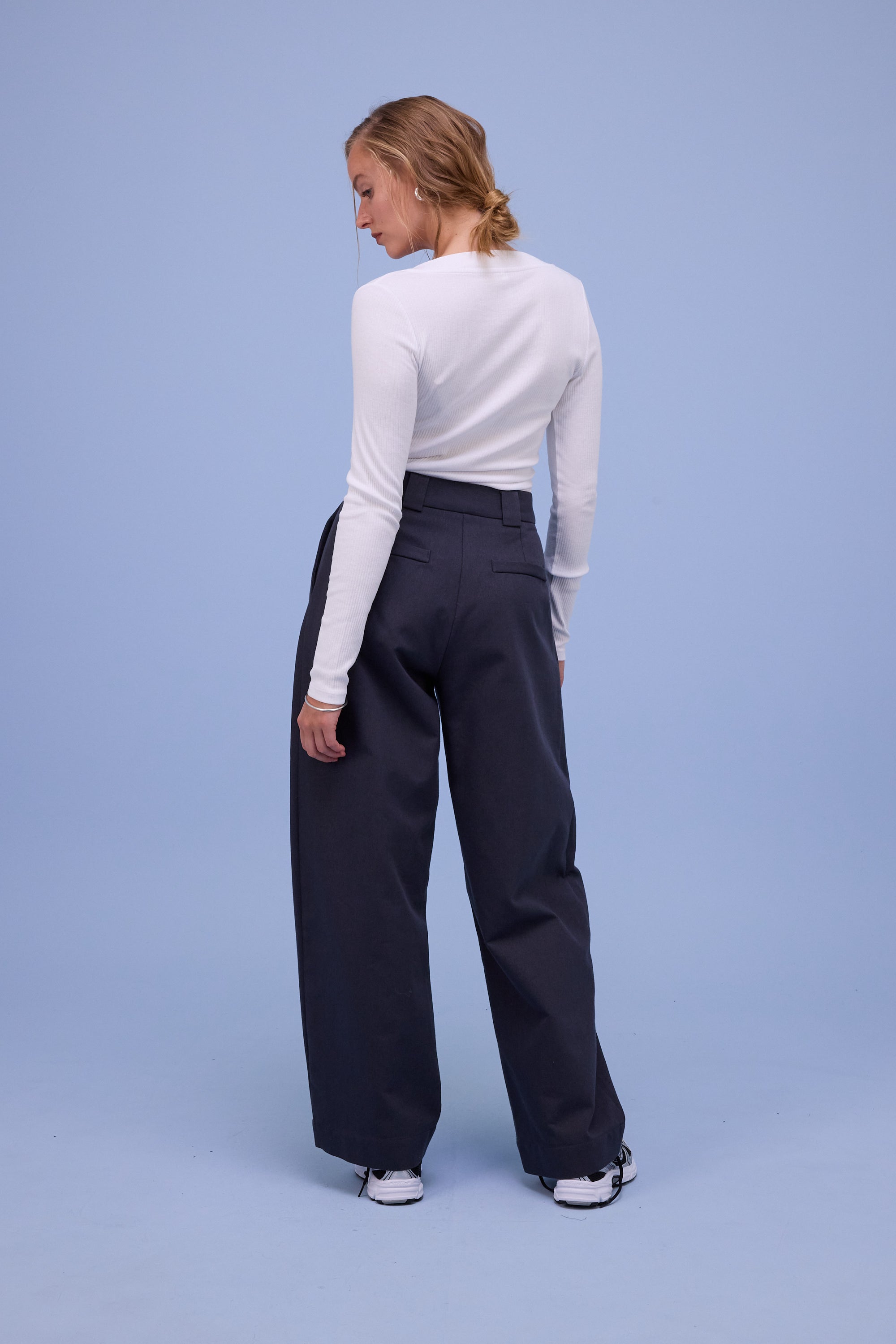 Harpo trousers in dark night