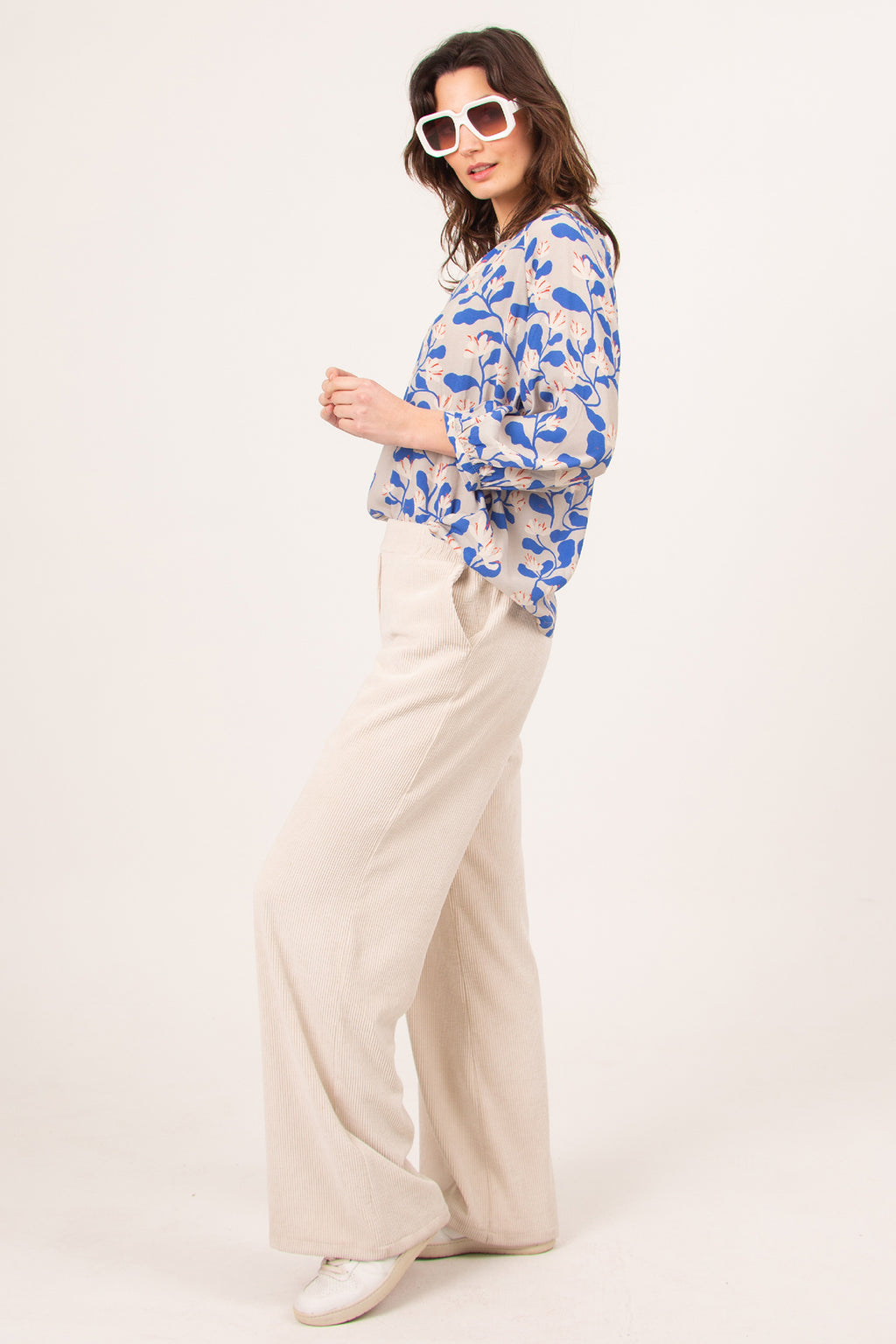 Zus blouse in small white lotus