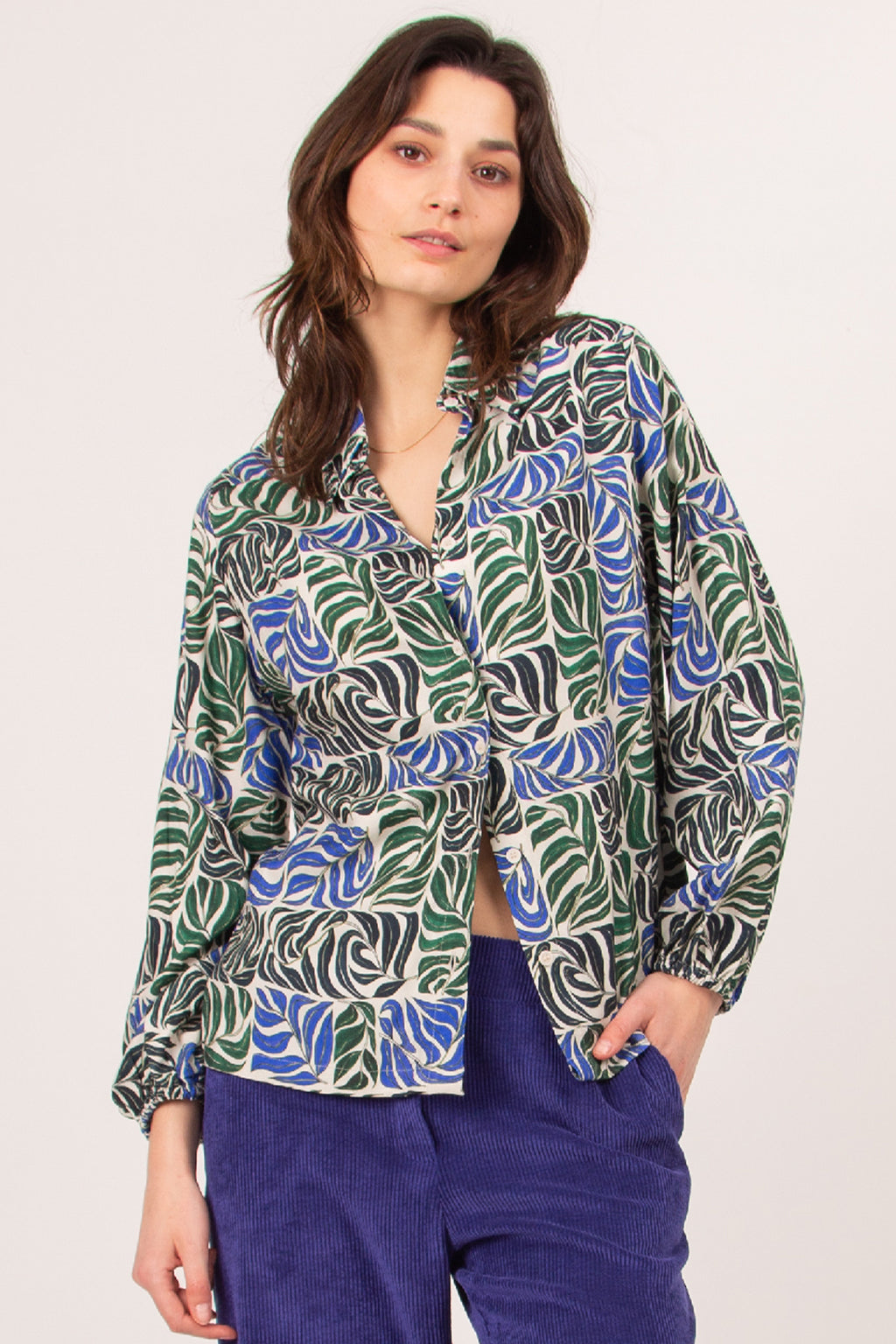 Witney shirt in sand multi leaves