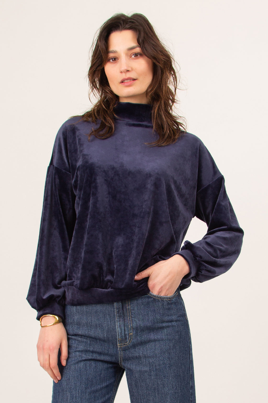 Upsa sweater in night blue velvet