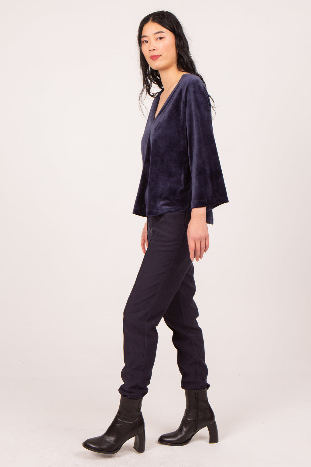 Bennu sweater in night blue velvet