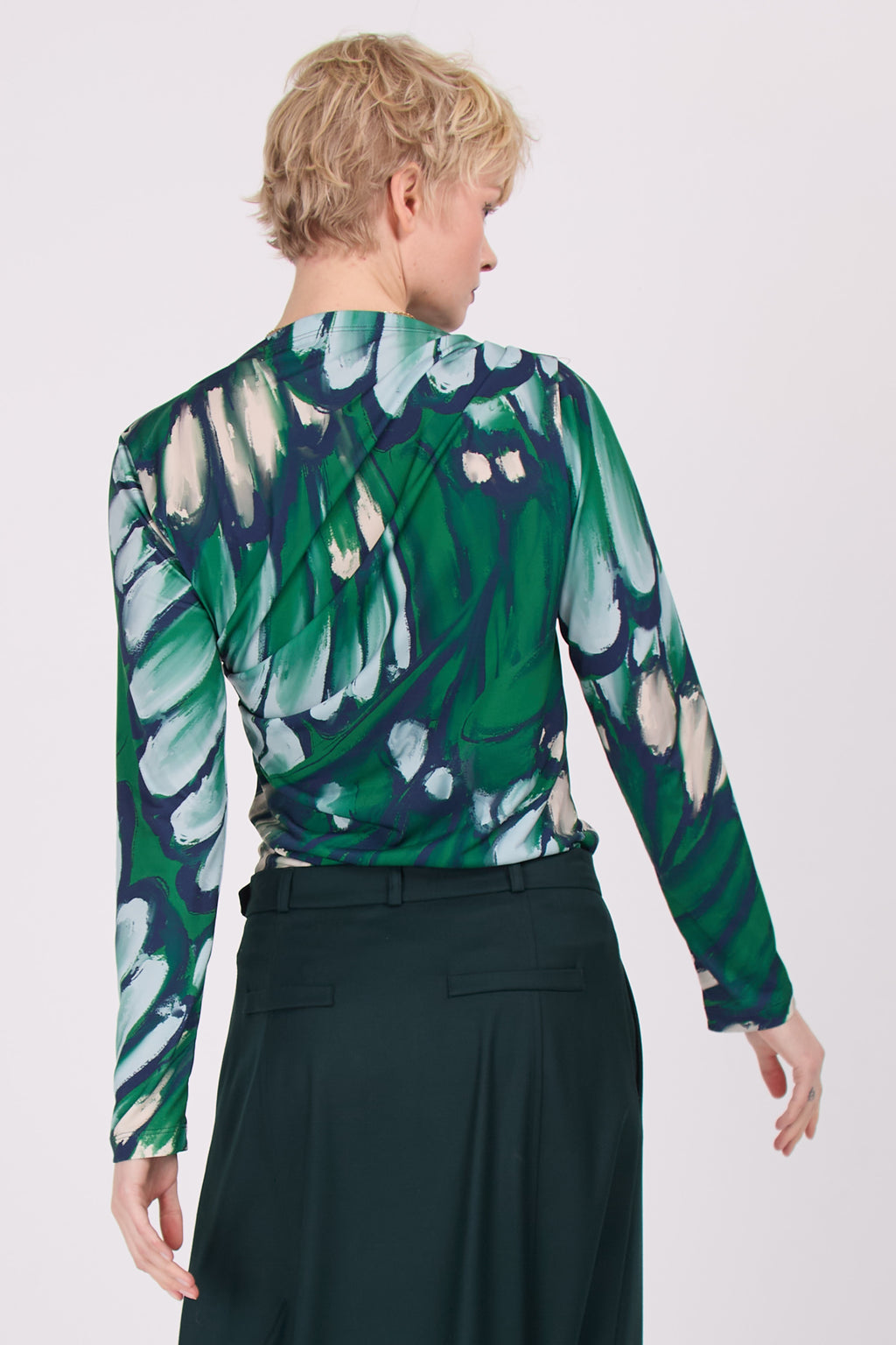 Anna T-shirt in beetle green wings