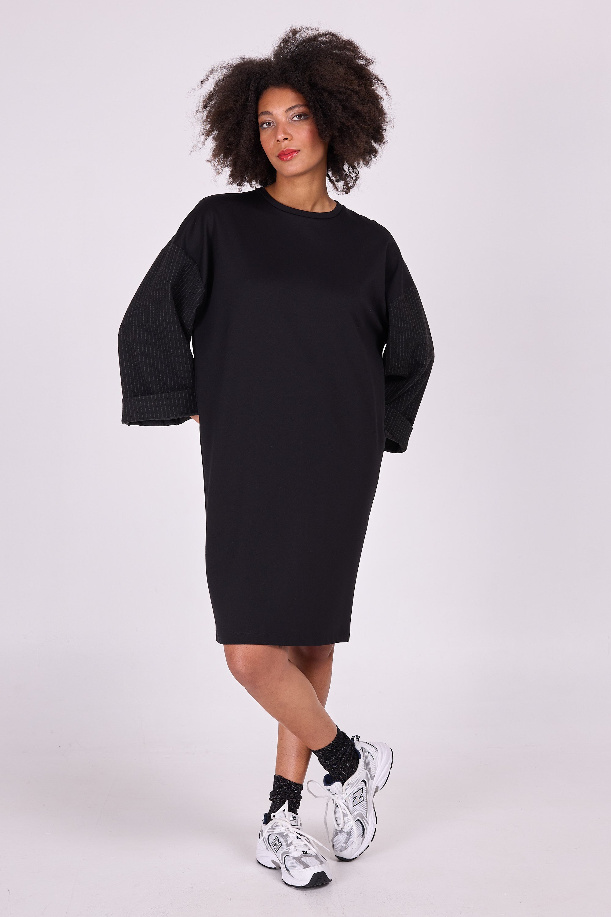 Elona zwarte jurk met krijtstreepmouw – Nathalie Vleeschouwer