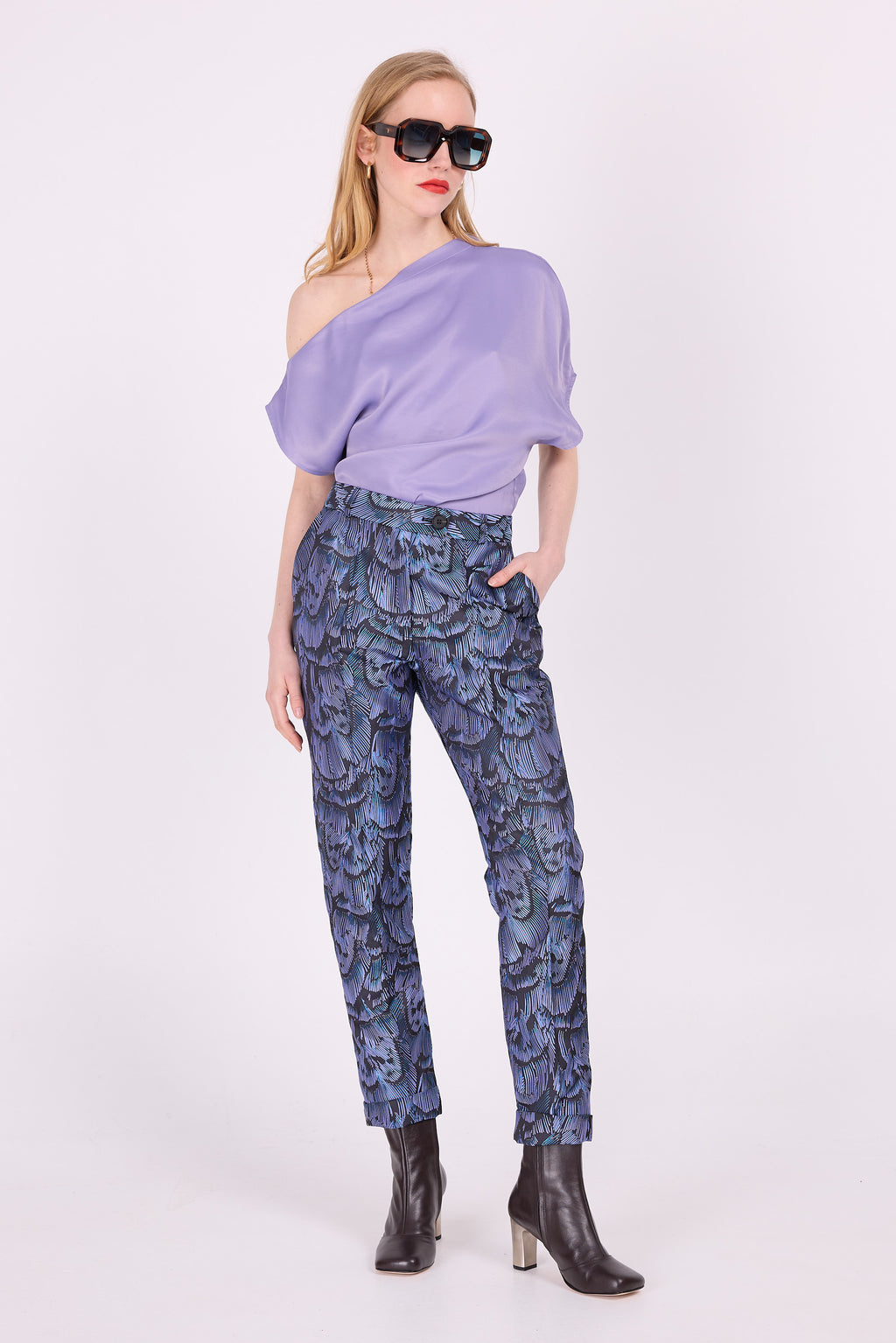 Emiel trousers in blue lilac dragonfly