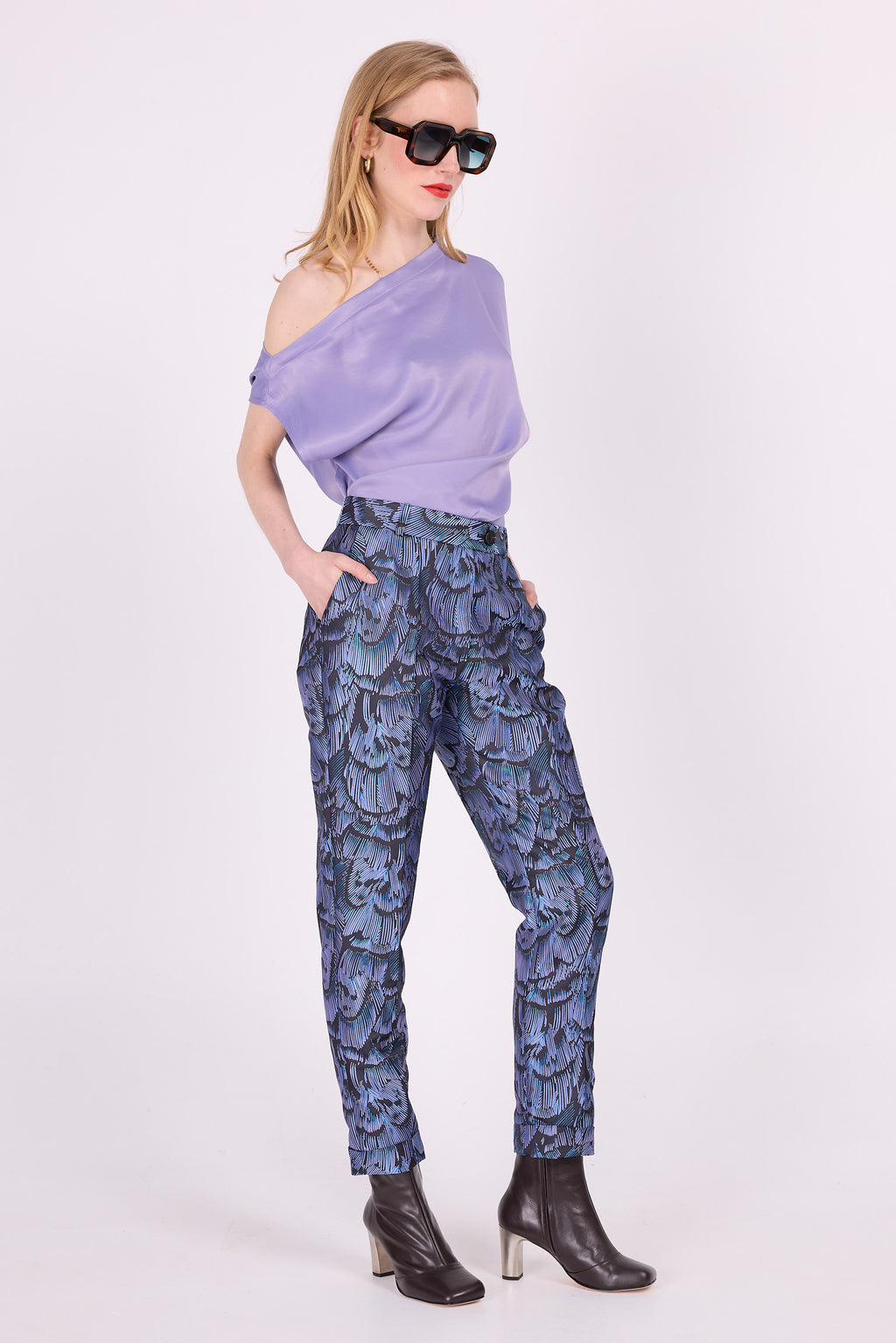 Emiel trousers in blue lilac dragonfly