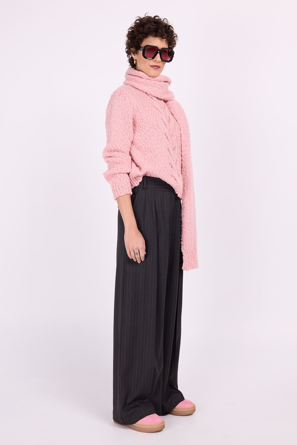 Cezar trousers with pink pinstripe