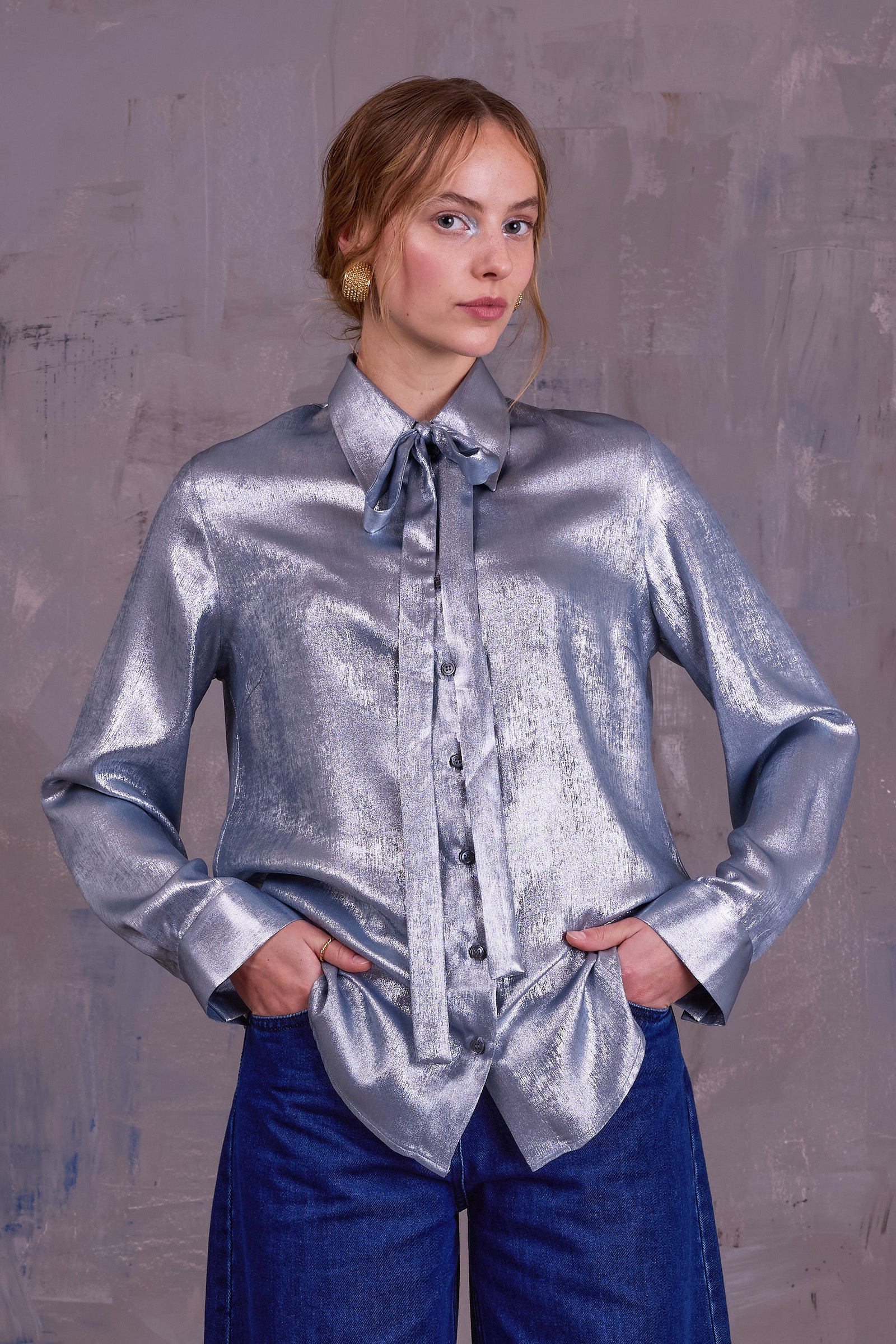 Godelieve shirt in shiny silver