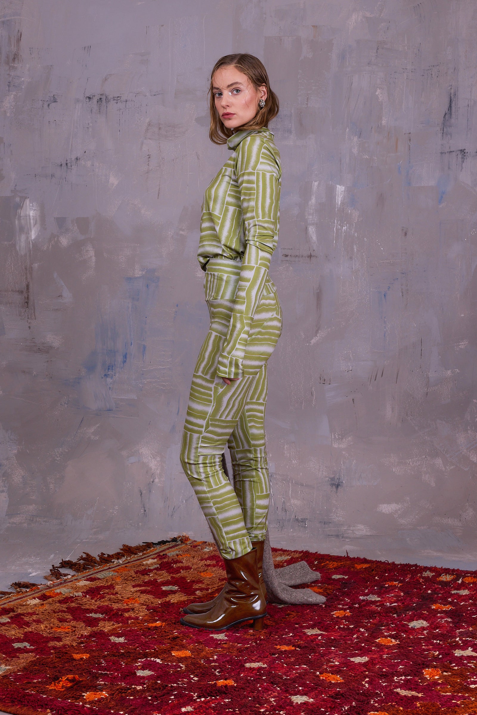 Gedson turtleneck in lemon grass wovens