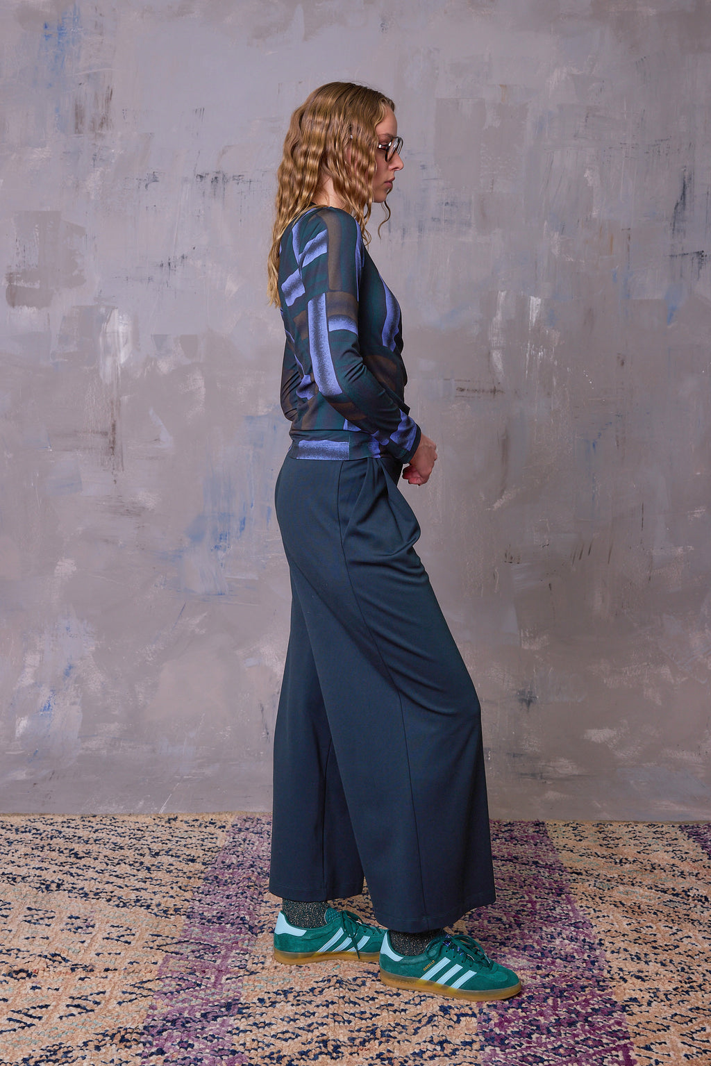 Anna T-shirt in deepsea blue wovens