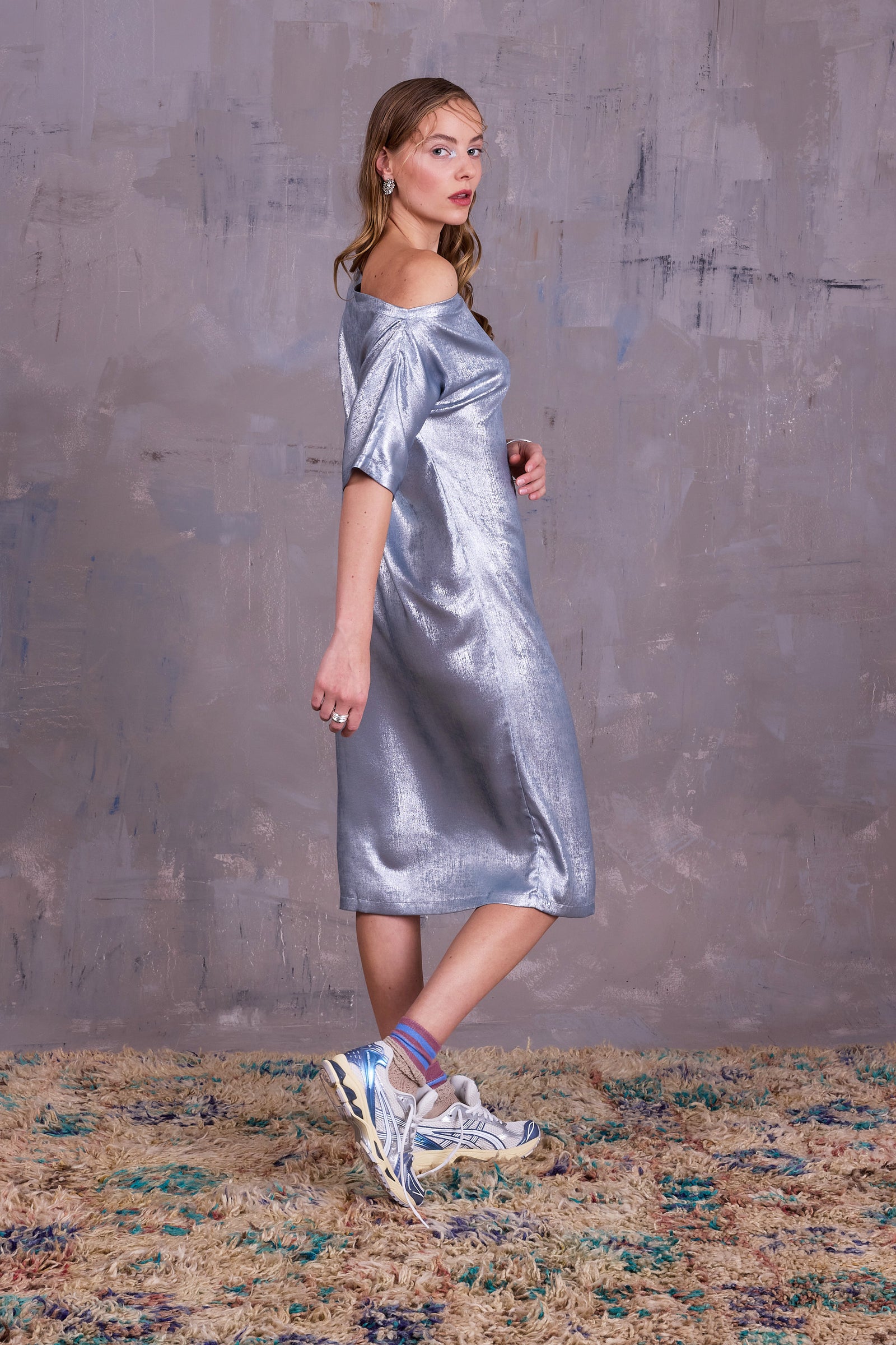 Esra dress in shiny silver