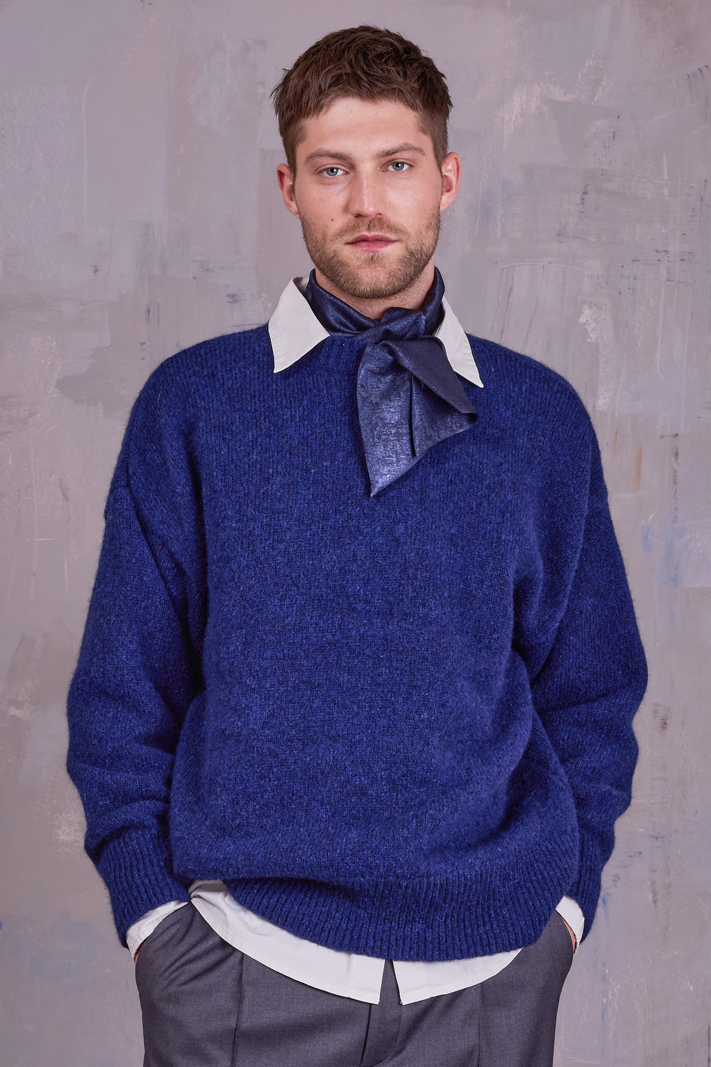 Girsa sjaaltje in shiny sapphire