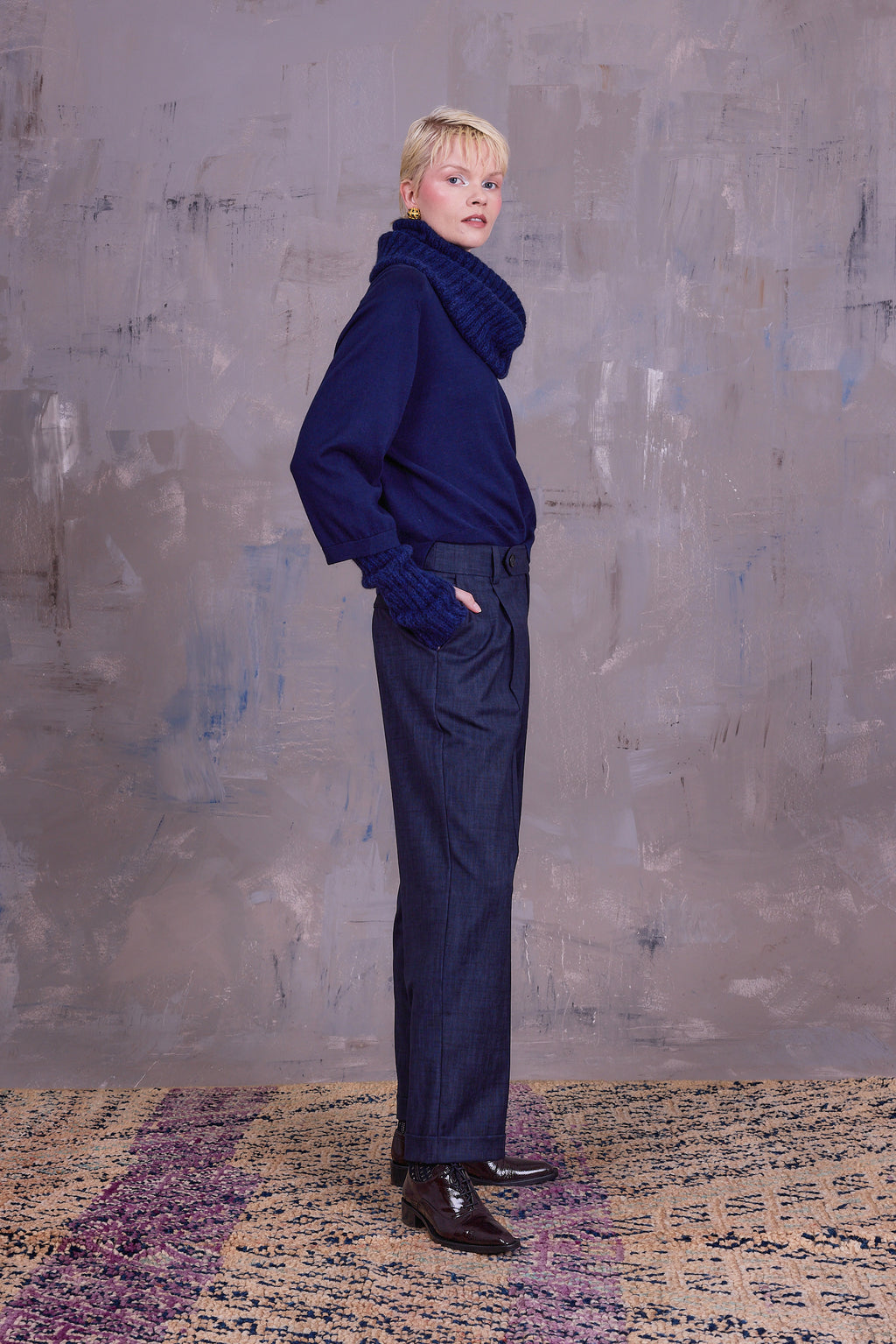 Gisella tube scarf in midnight blue